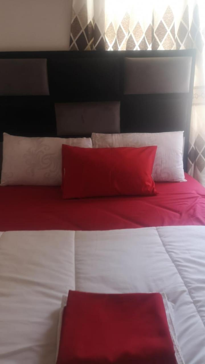 Double Room with Private Bathroom - Photo 11