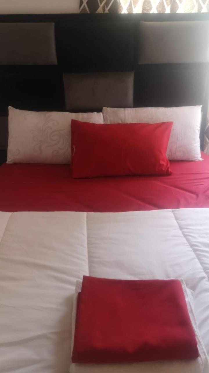 Double Room with Private Bathroom - Photo 8