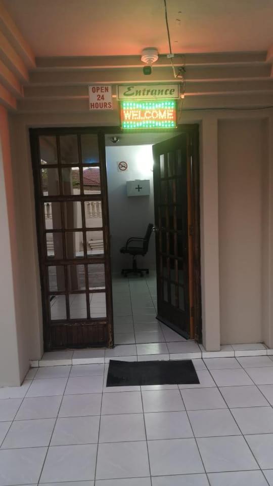 Double Room with Private Bathroom - Photo 6