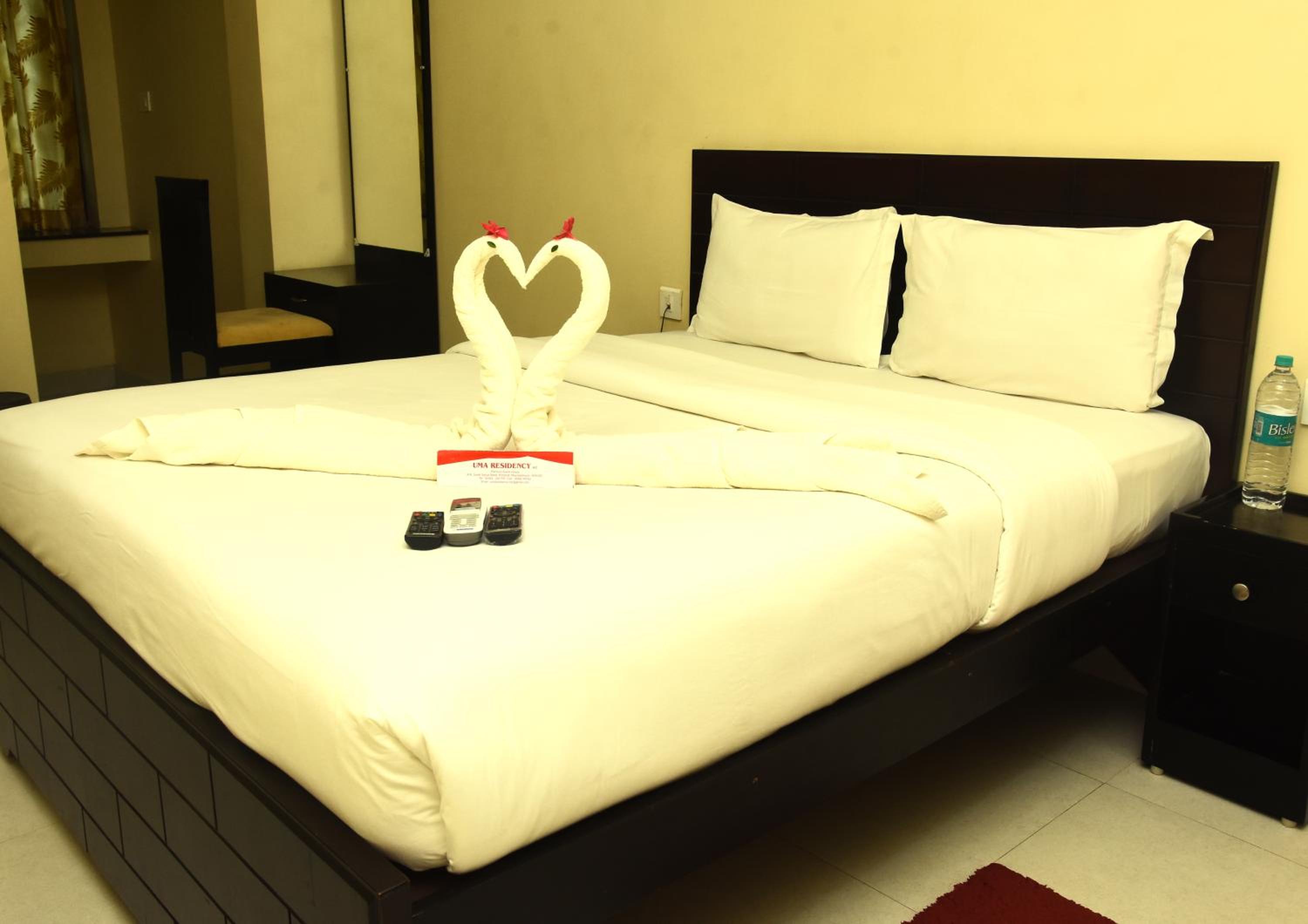 Standard Double Room with Fan - Photo 8