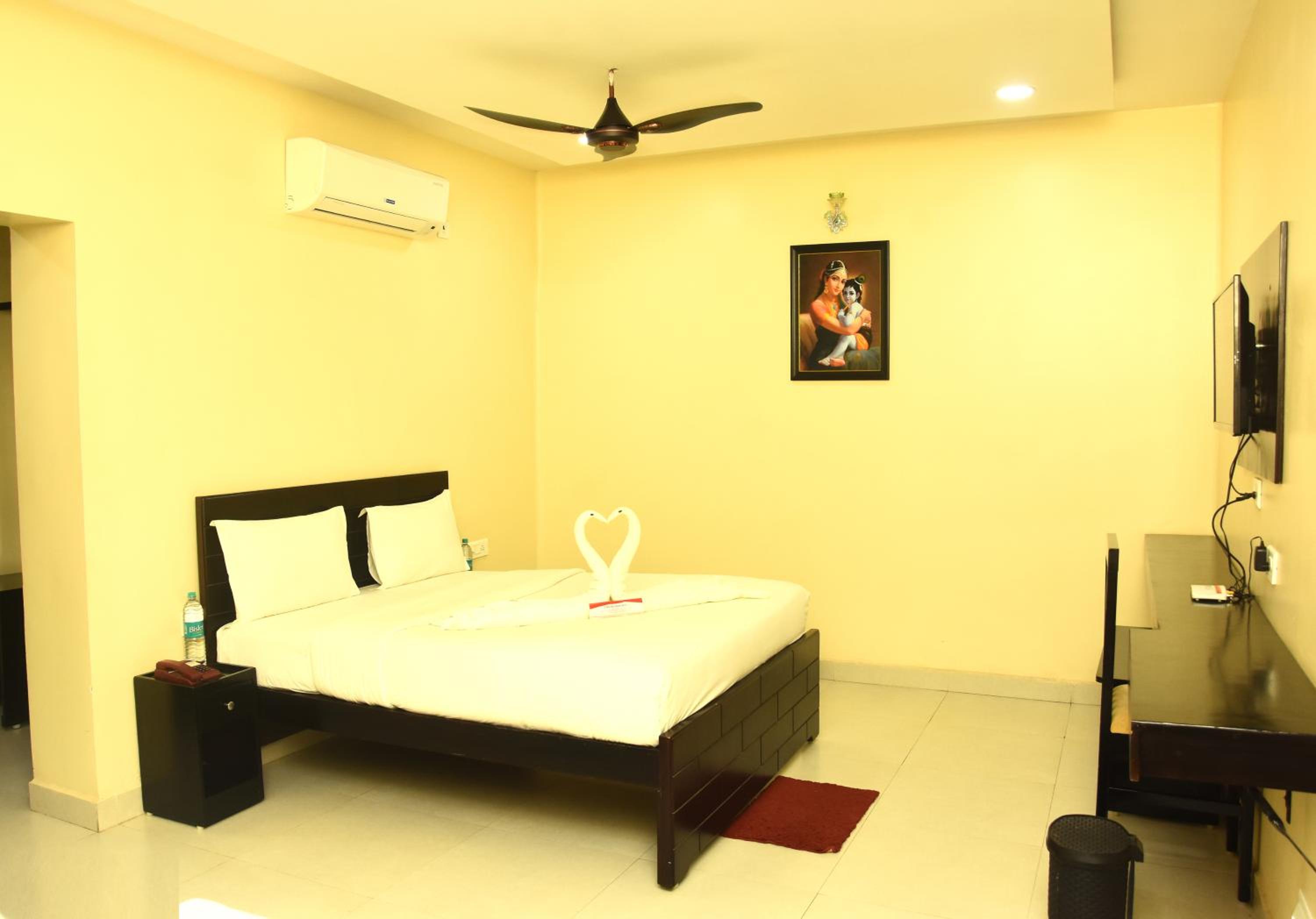 Standard Double Room with Fan - Photo 4