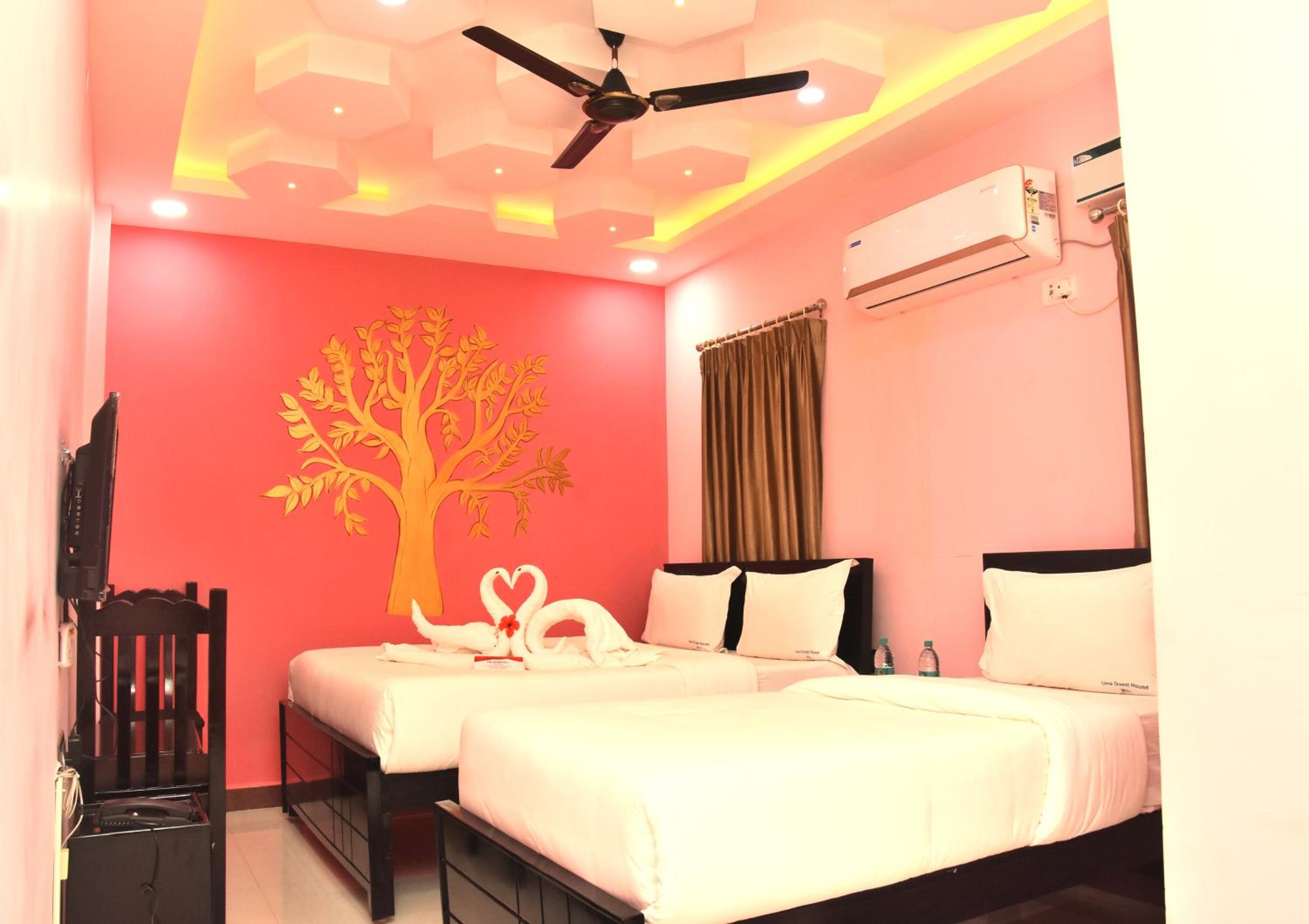 Economy Triple Room photo 3