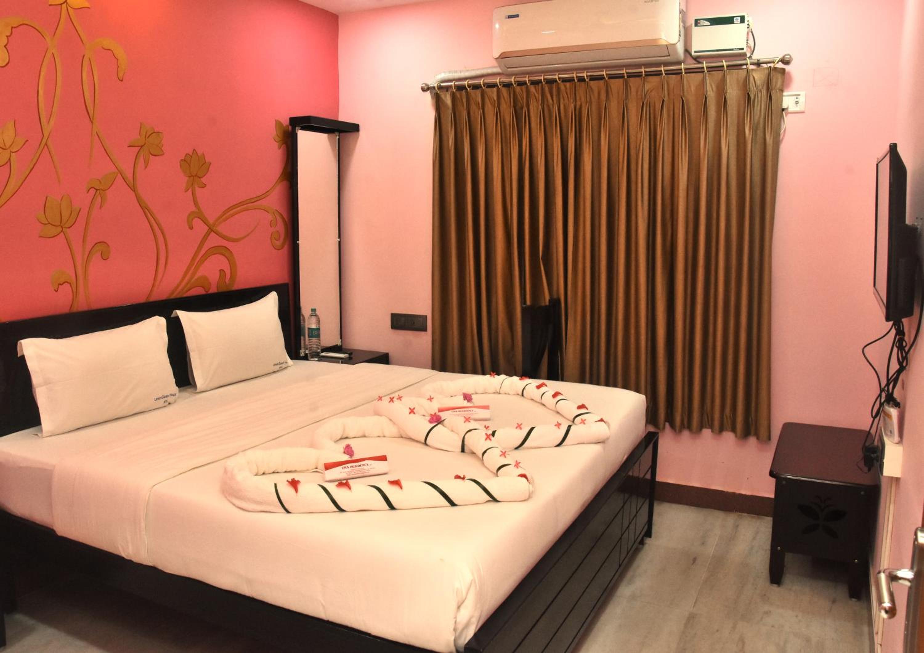 Deluxe King Room - Photo 1