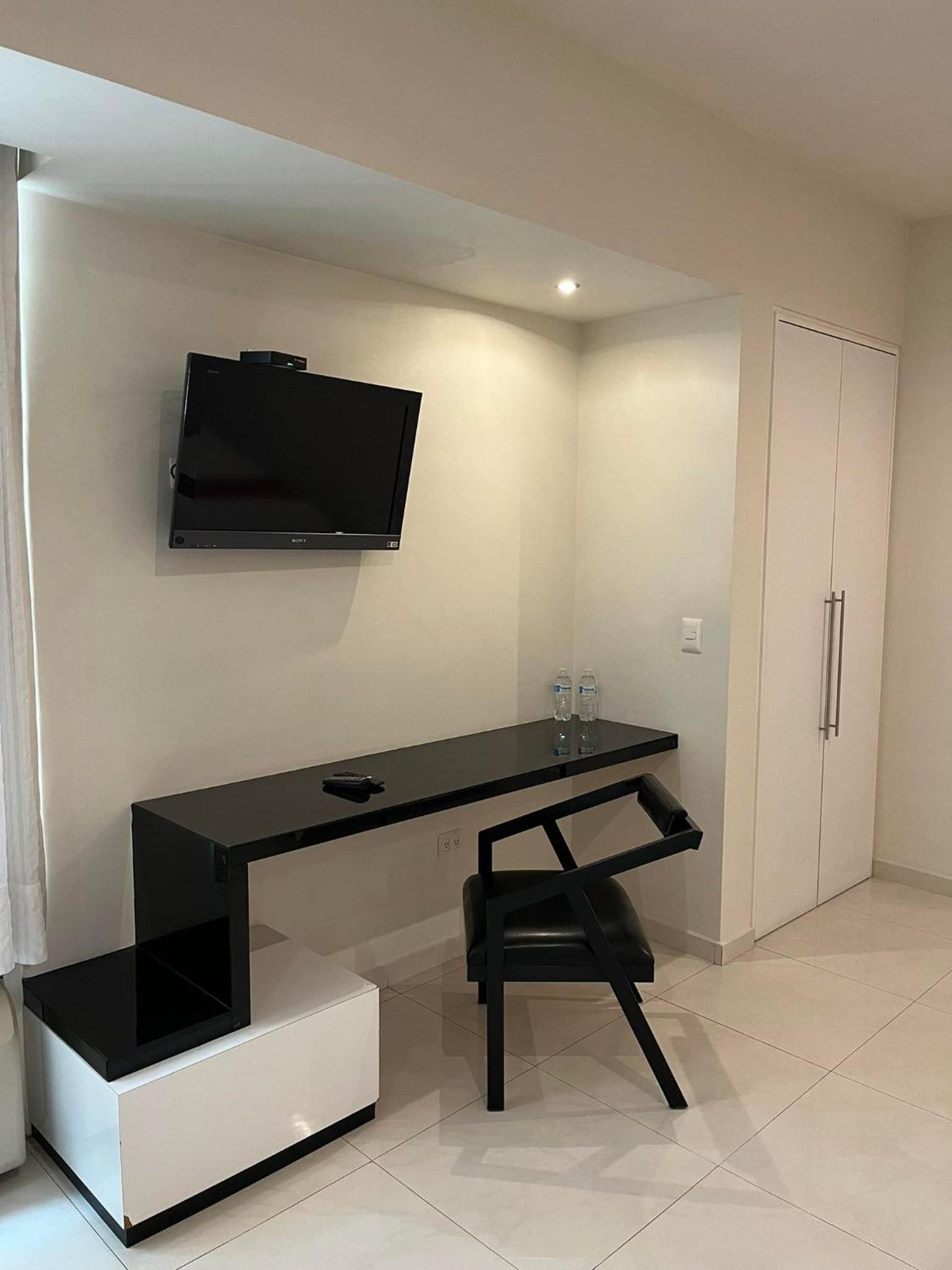 Standard Twin Room - Photo 6