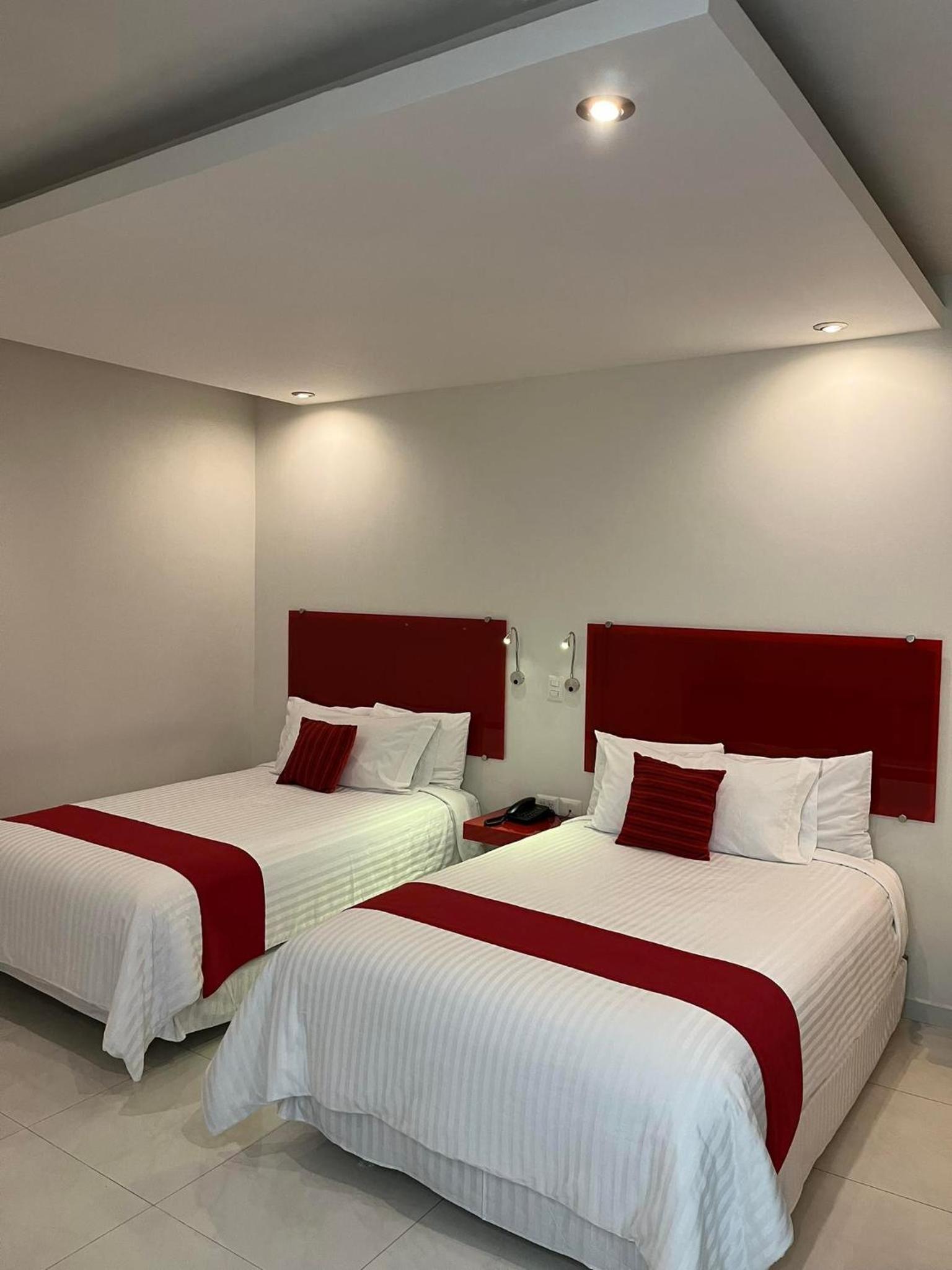Standard Twin Room - Photo 8