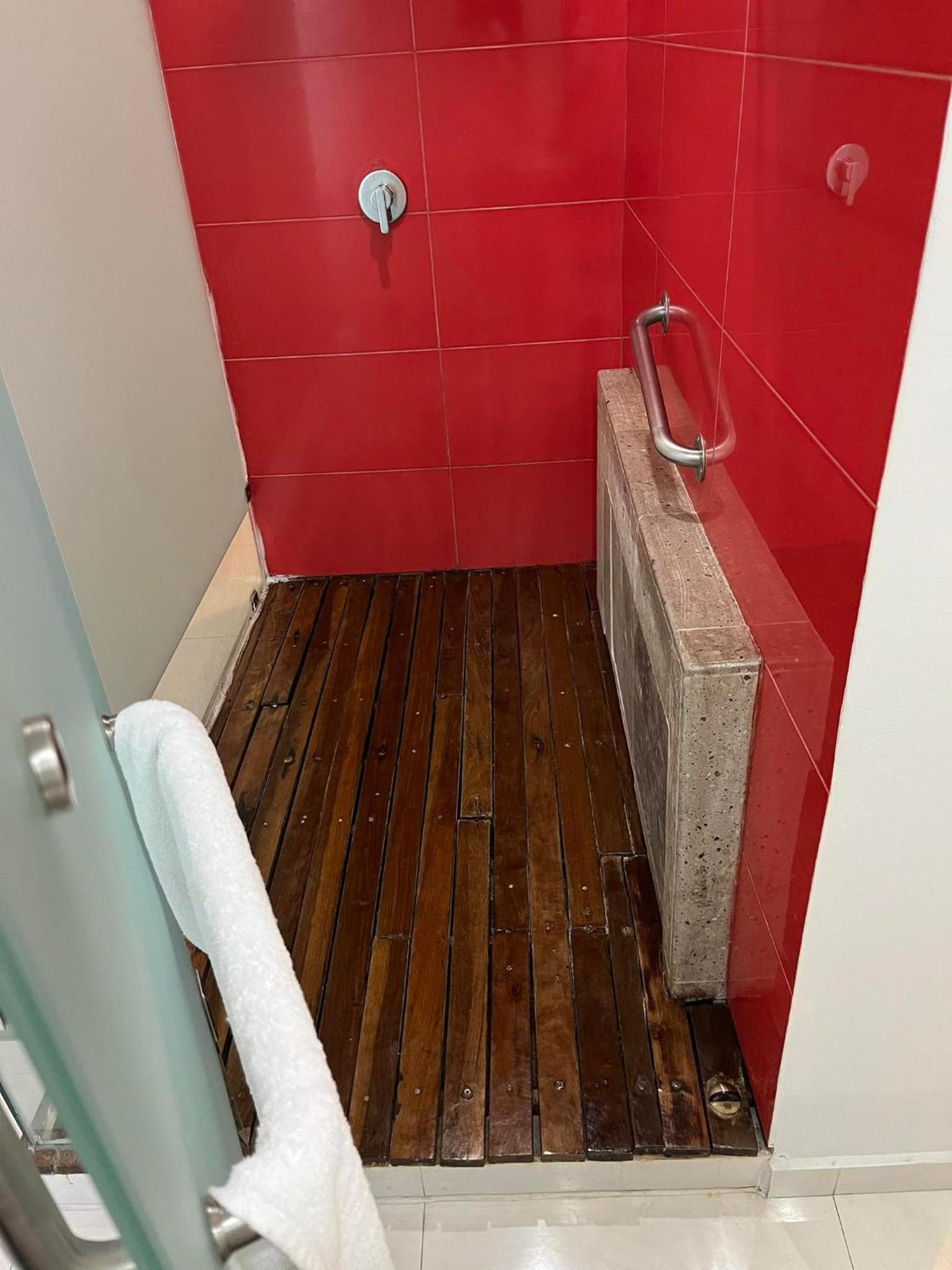 Standard Twin Room - Photo 4