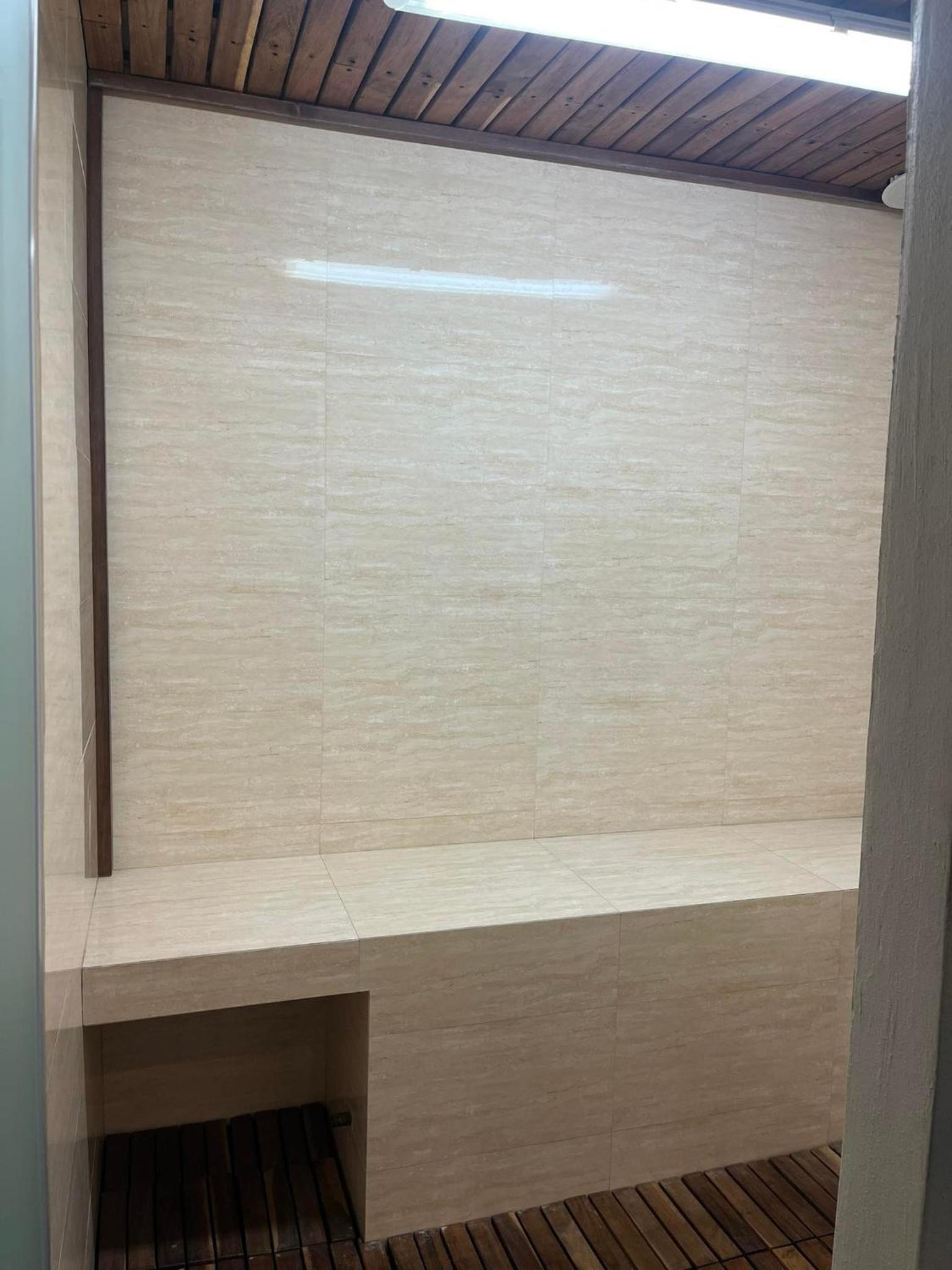 Large Single Room - Photo 9