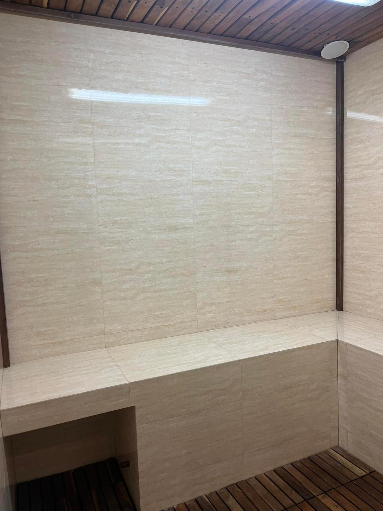Large Single Room - Photo 4