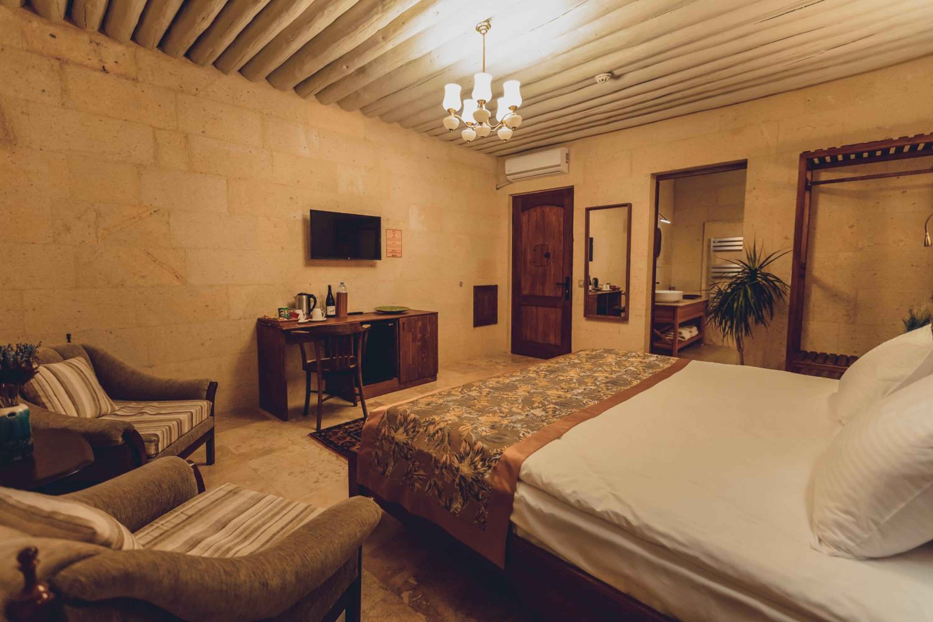 Deluxe Double Room - Photo 9