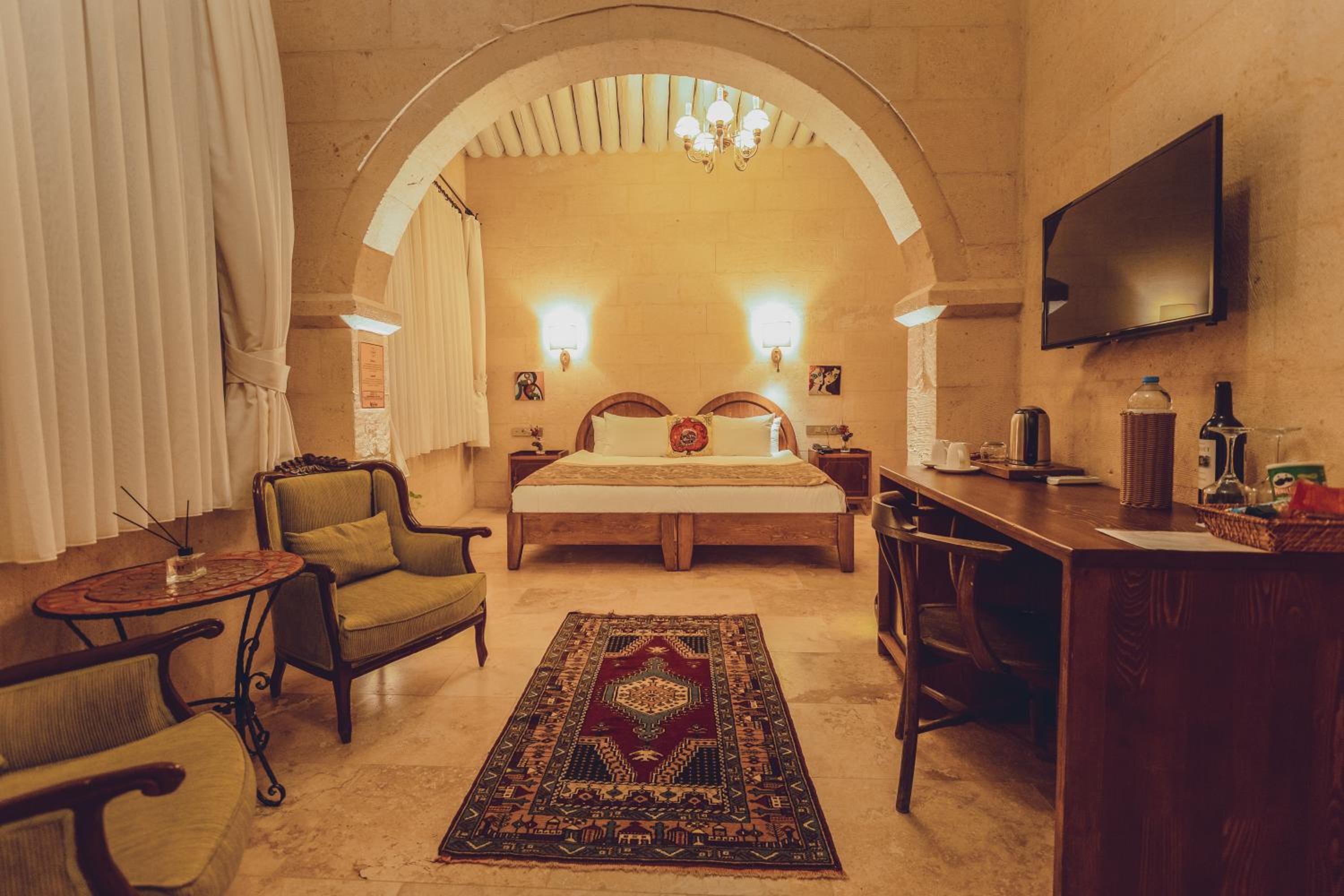 Deluxe King Room - Photo 1