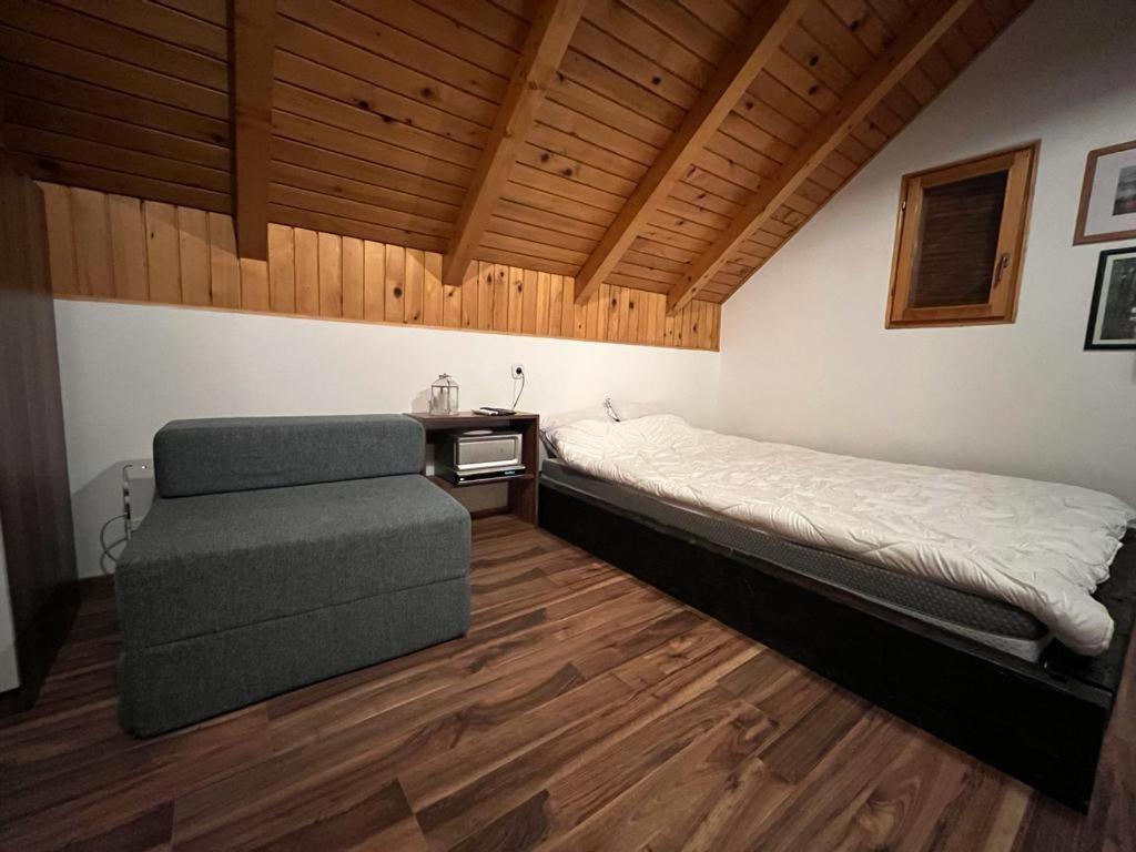 Studio Apartment - Photo 1