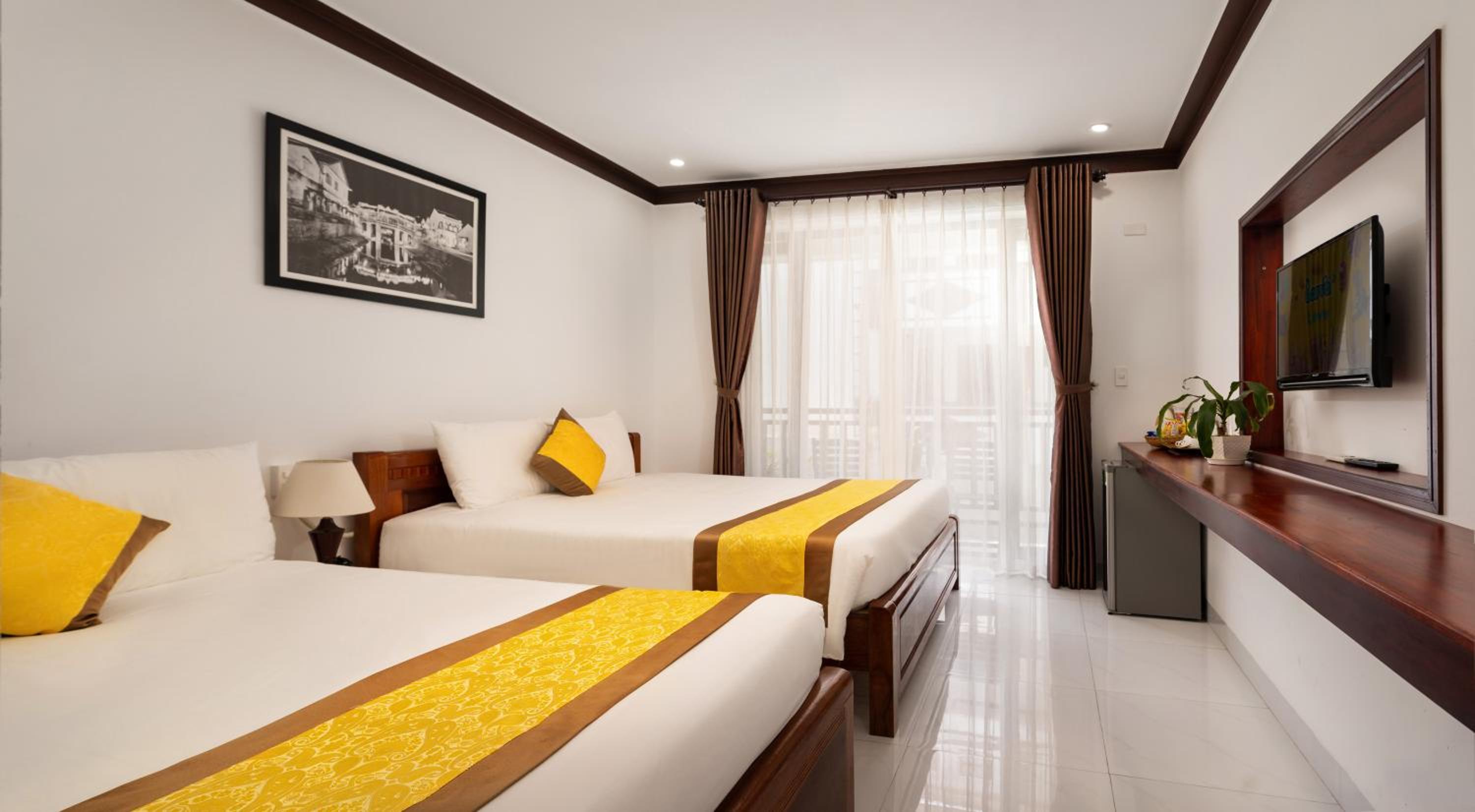 Deluxe Double or Twin Room with Pool View - Photo 10
