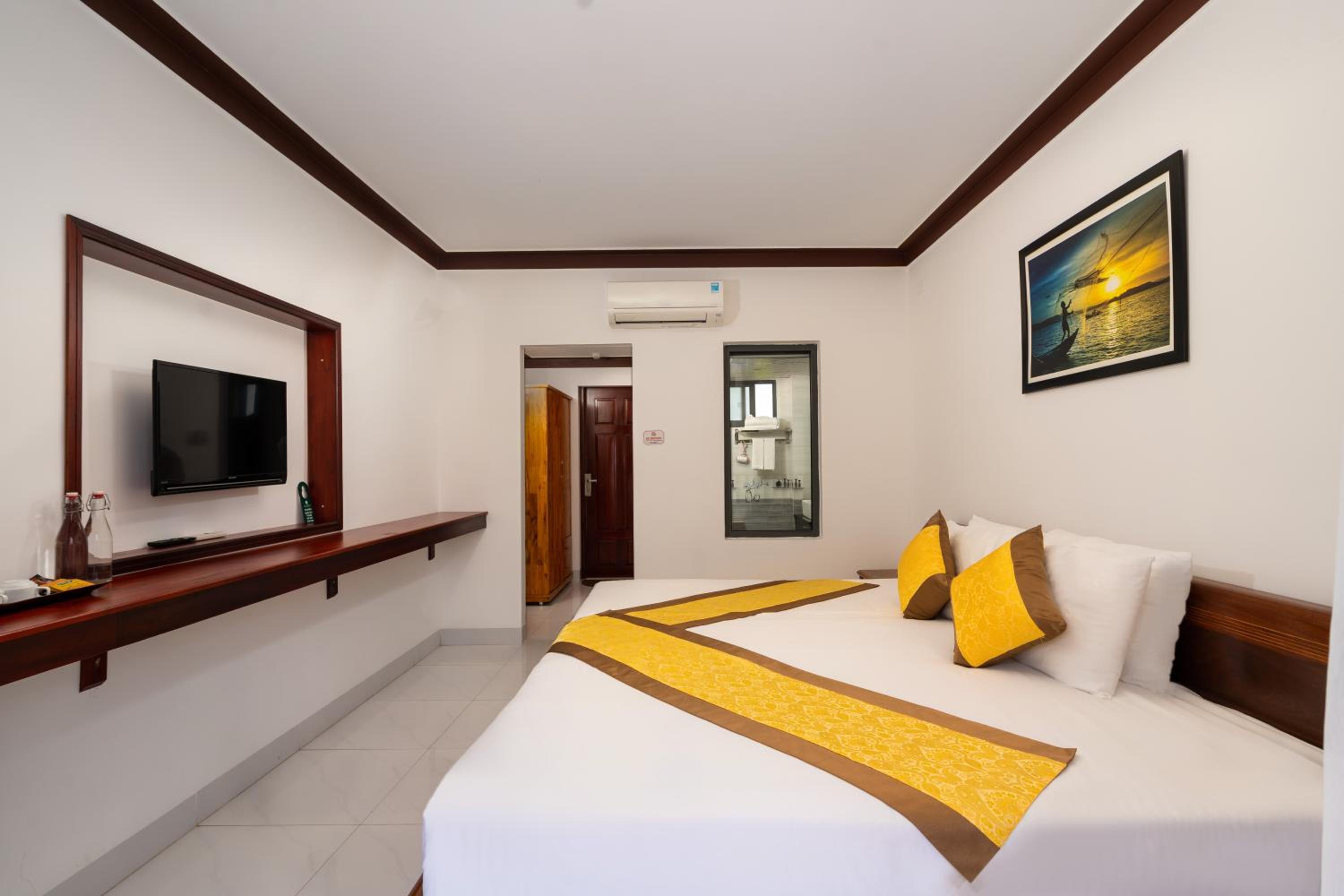 Deluxe Double or Twin Room with Pool View - Photo 5