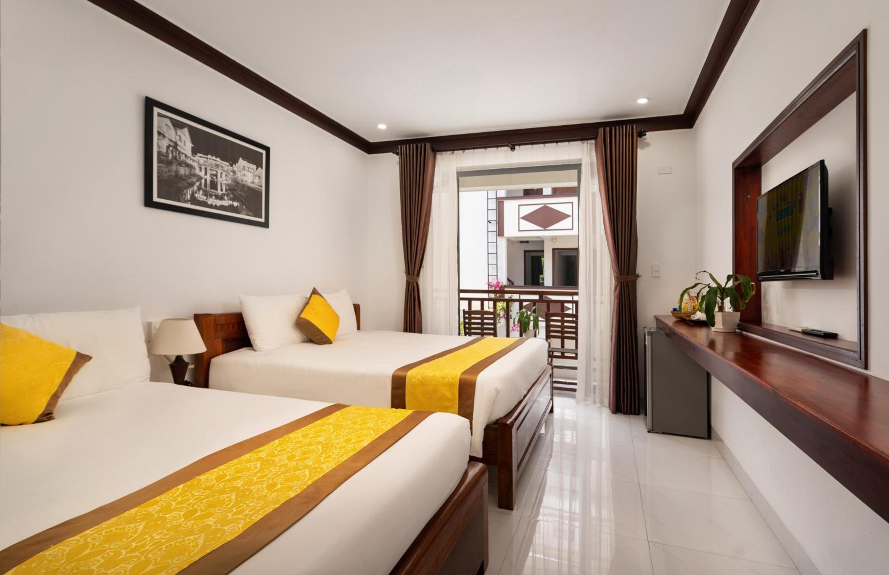 Deluxe Double or Twin Room with Pool View - Photo 6