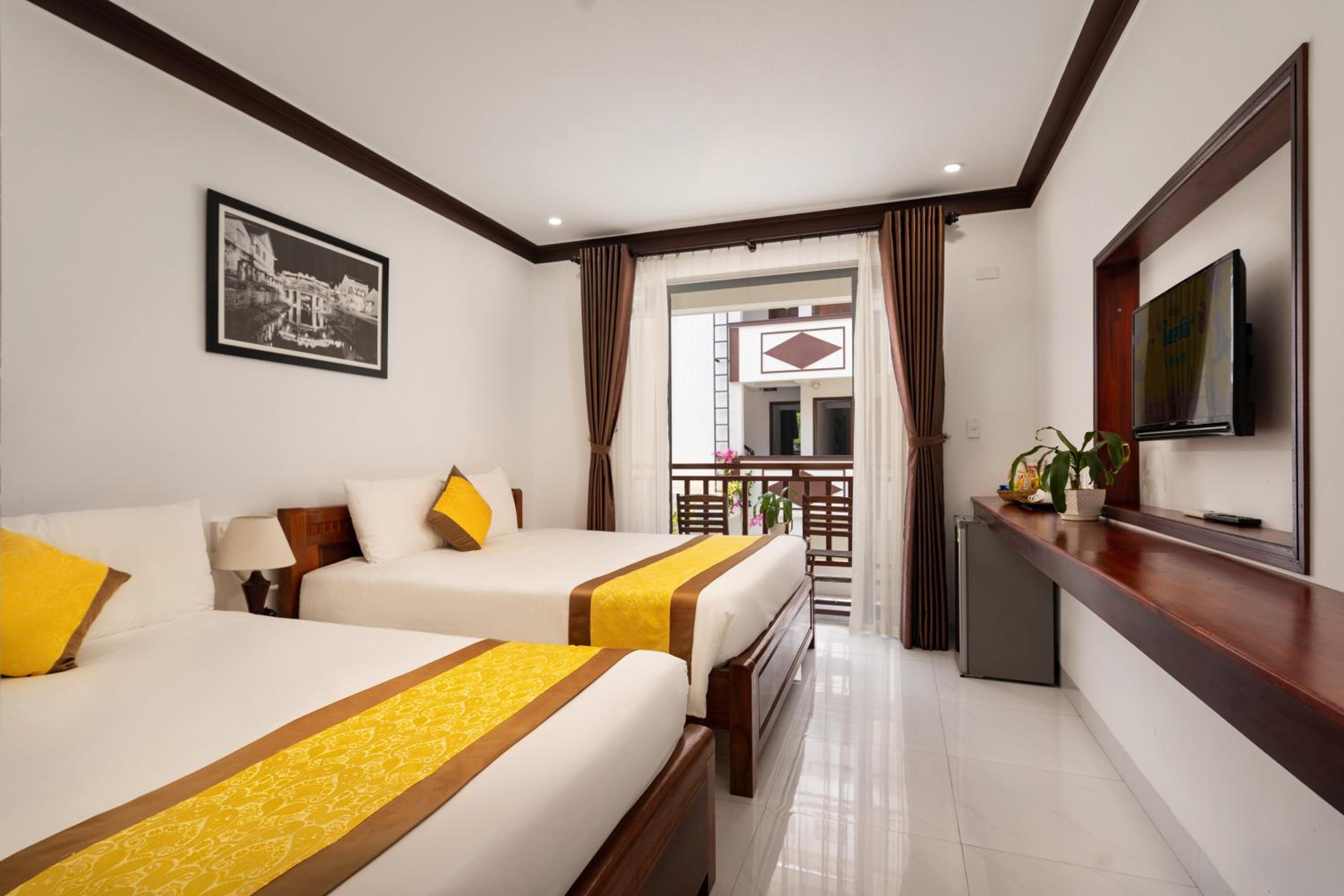 Deluxe Double or Twin Room with Pool View - Photo 8