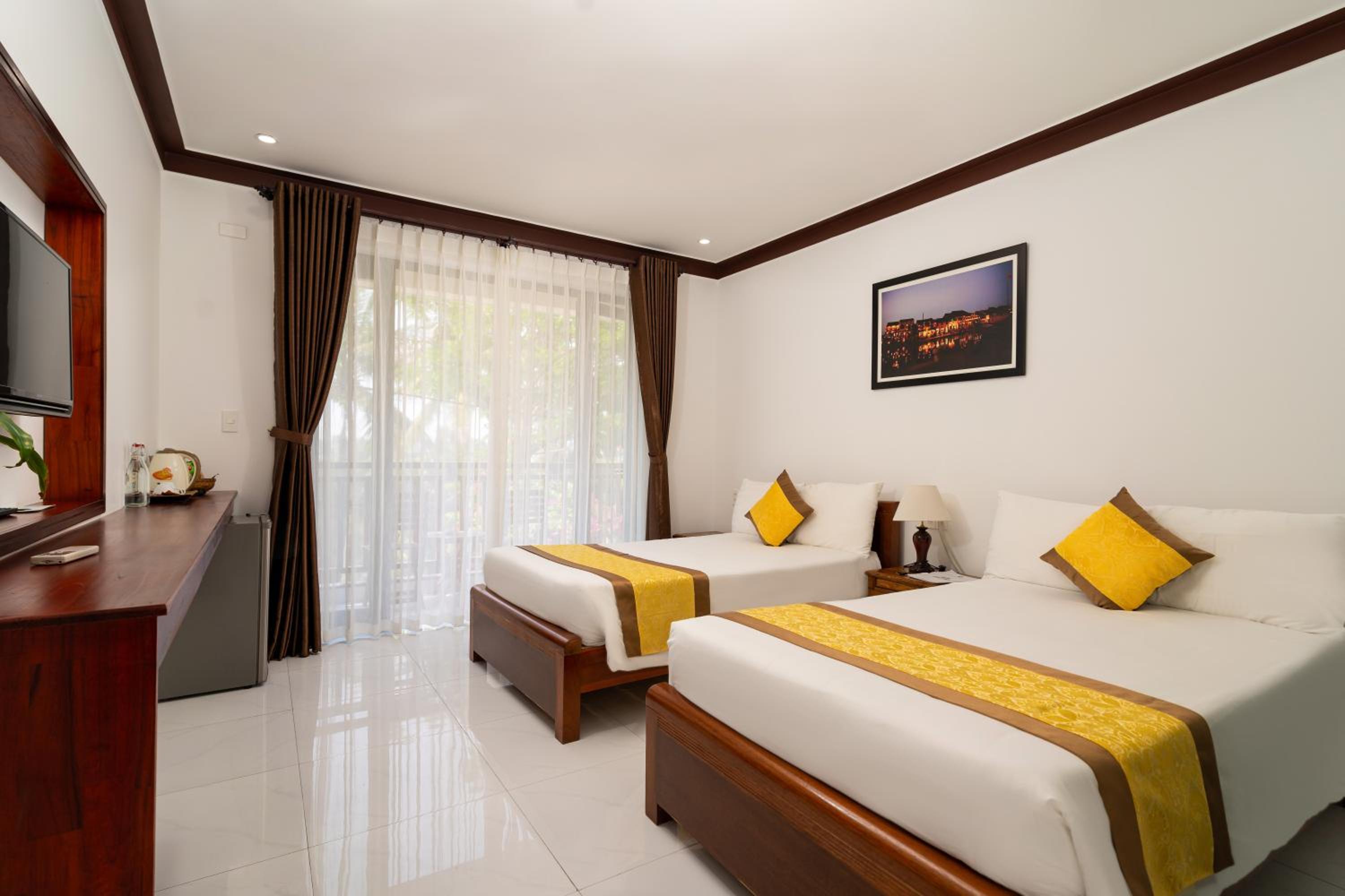 Deluxe Double or Twin Room with Pool View - Photo 9