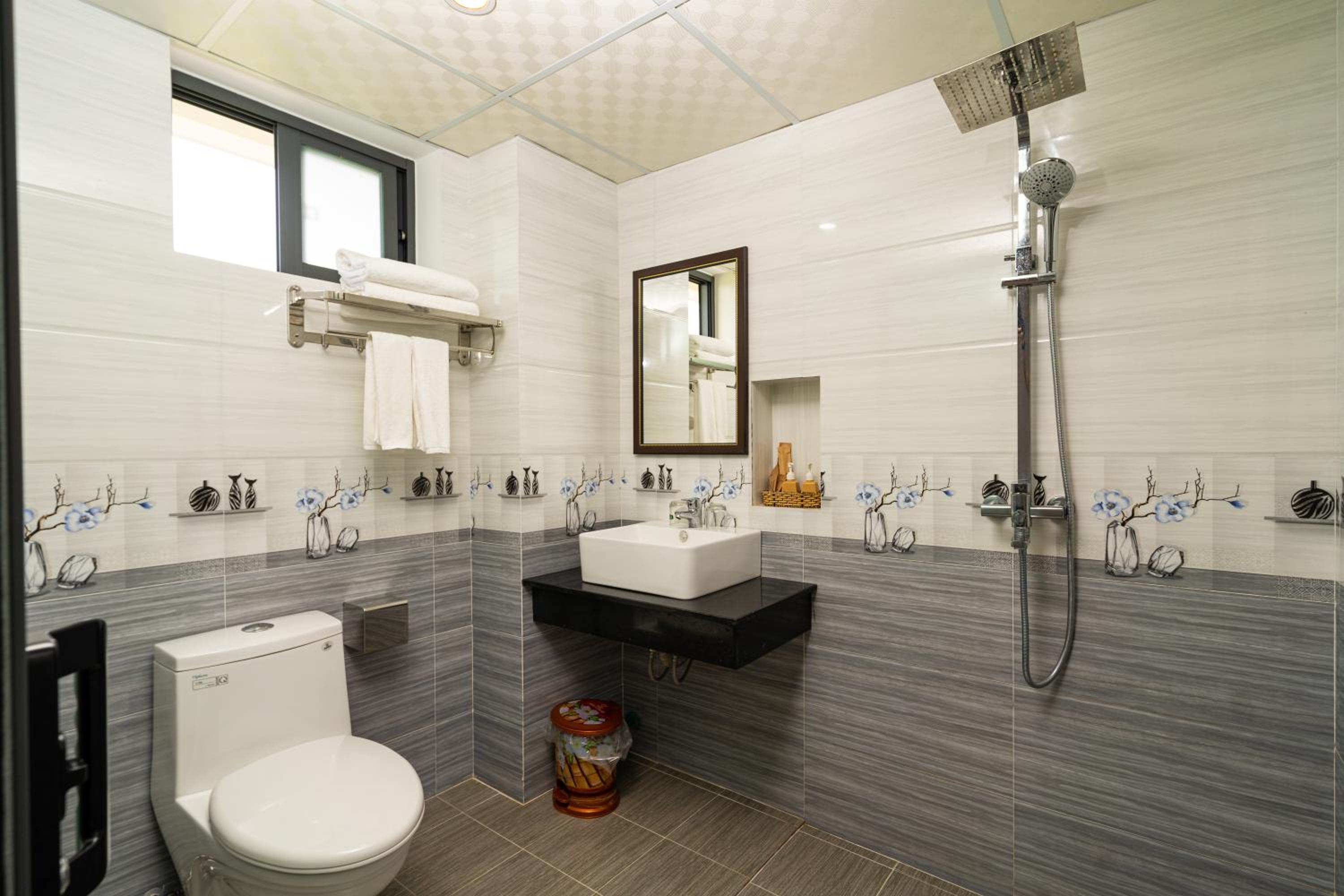 Deluxe Double or Twin Room with Pool View - Photo 14