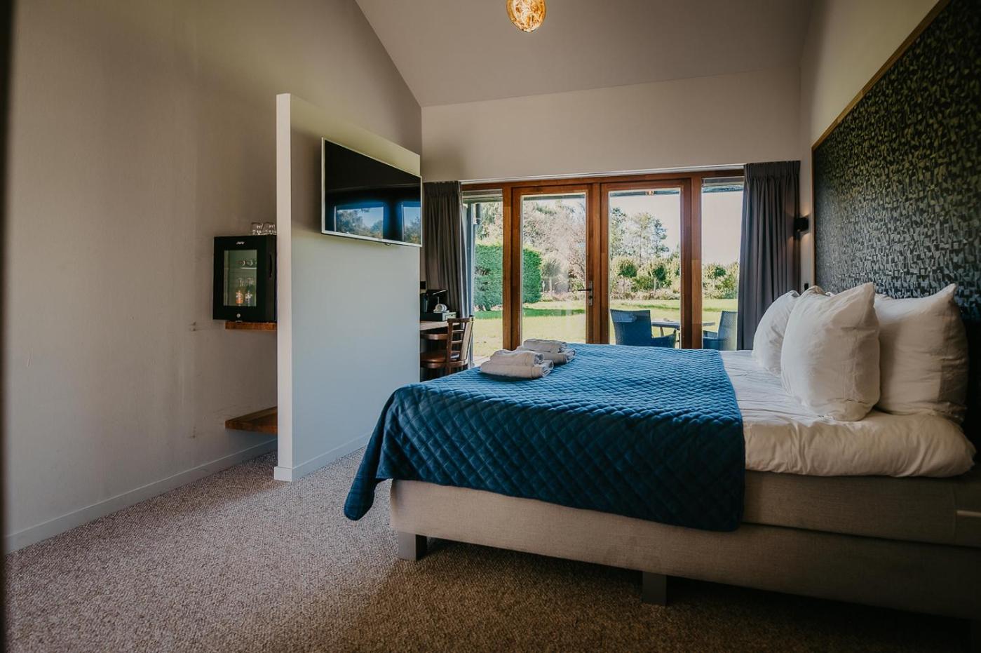 Standard Twin Room with Garden View - Photo 2