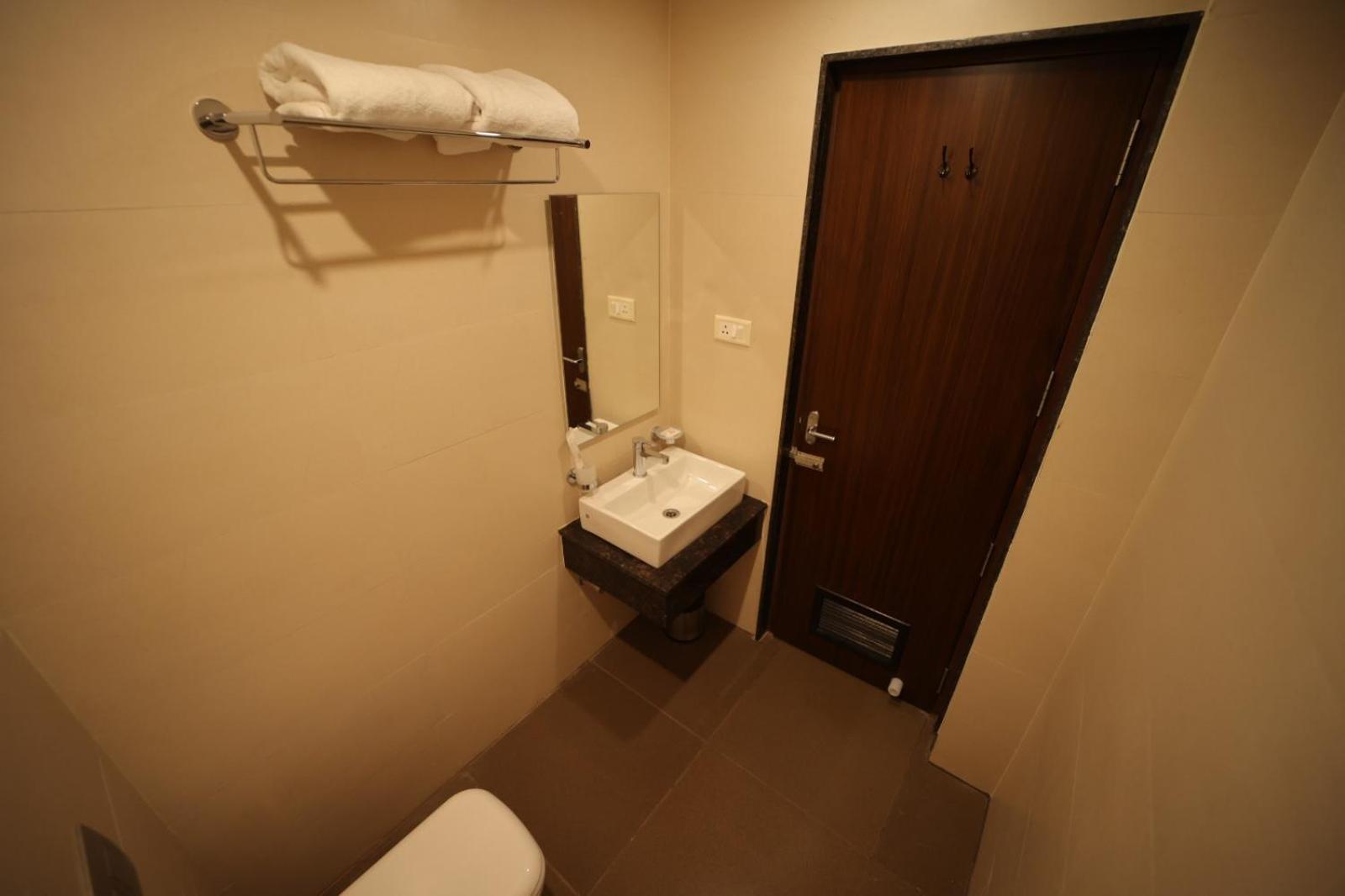 Deluxe King Room photo 3