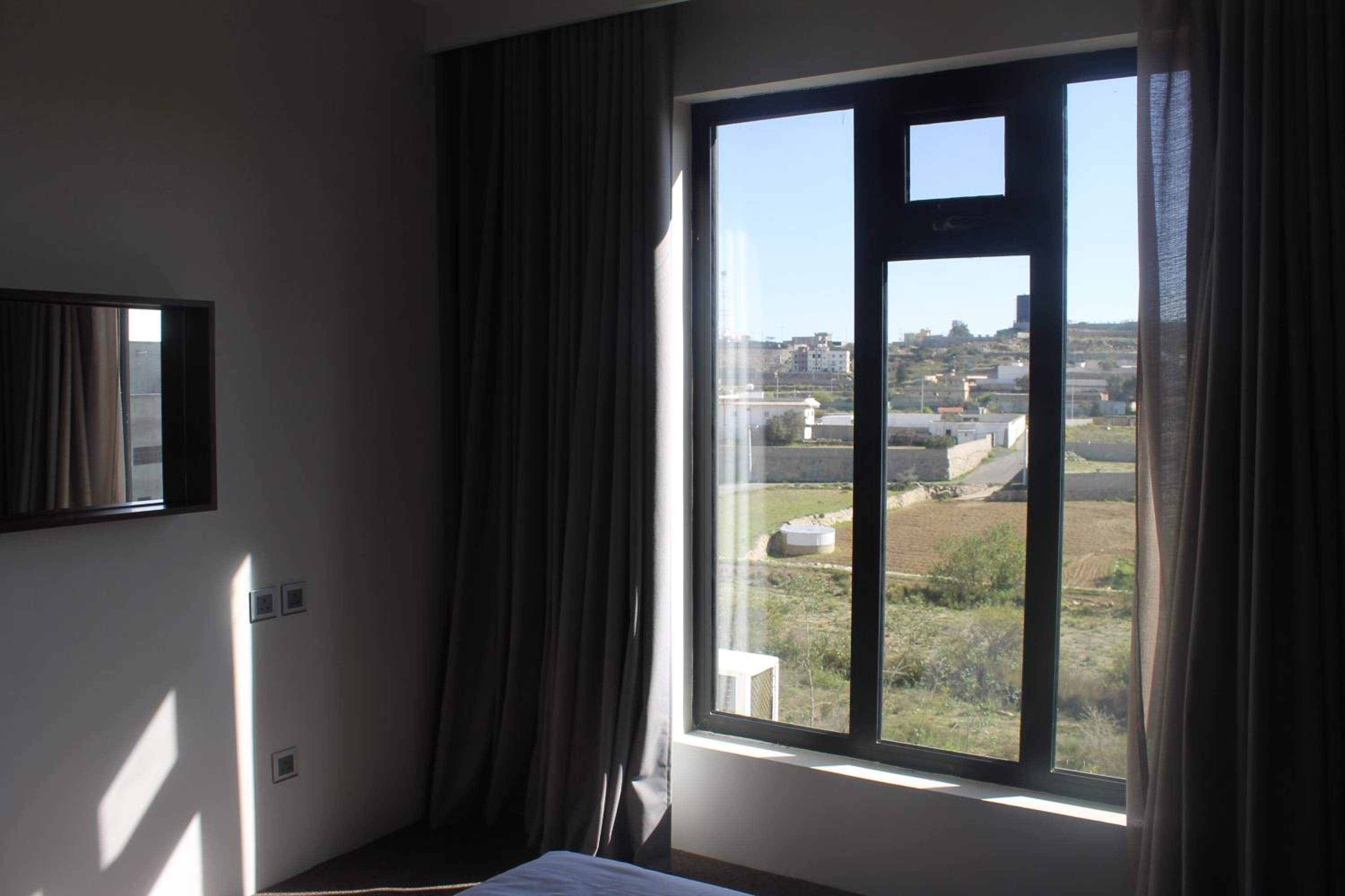 Three-Bedroom Apartment with Mountain View photo 3