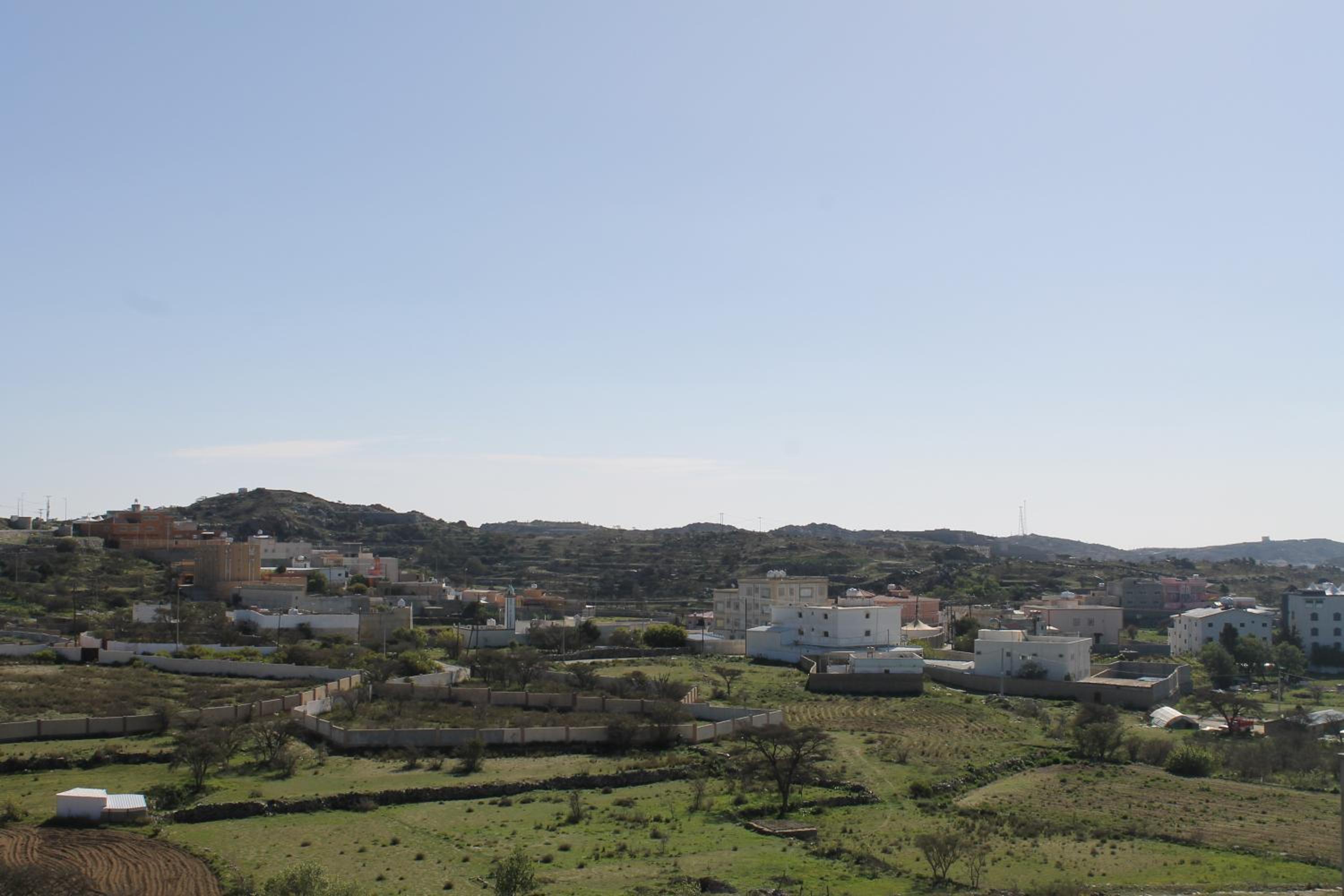 Three-Bedroom Apartment with Mountain View photo 1
