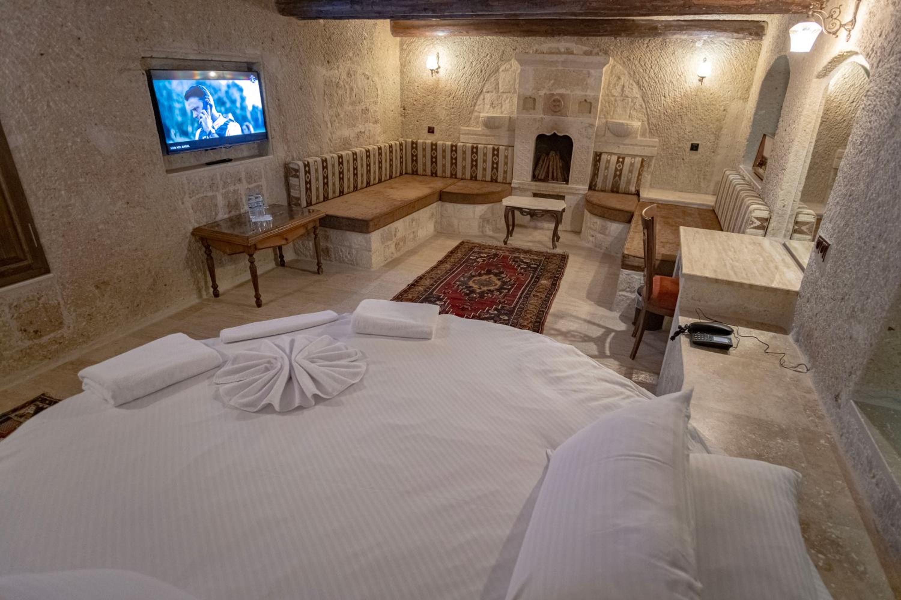 Deluxe Suite with Spa Bath