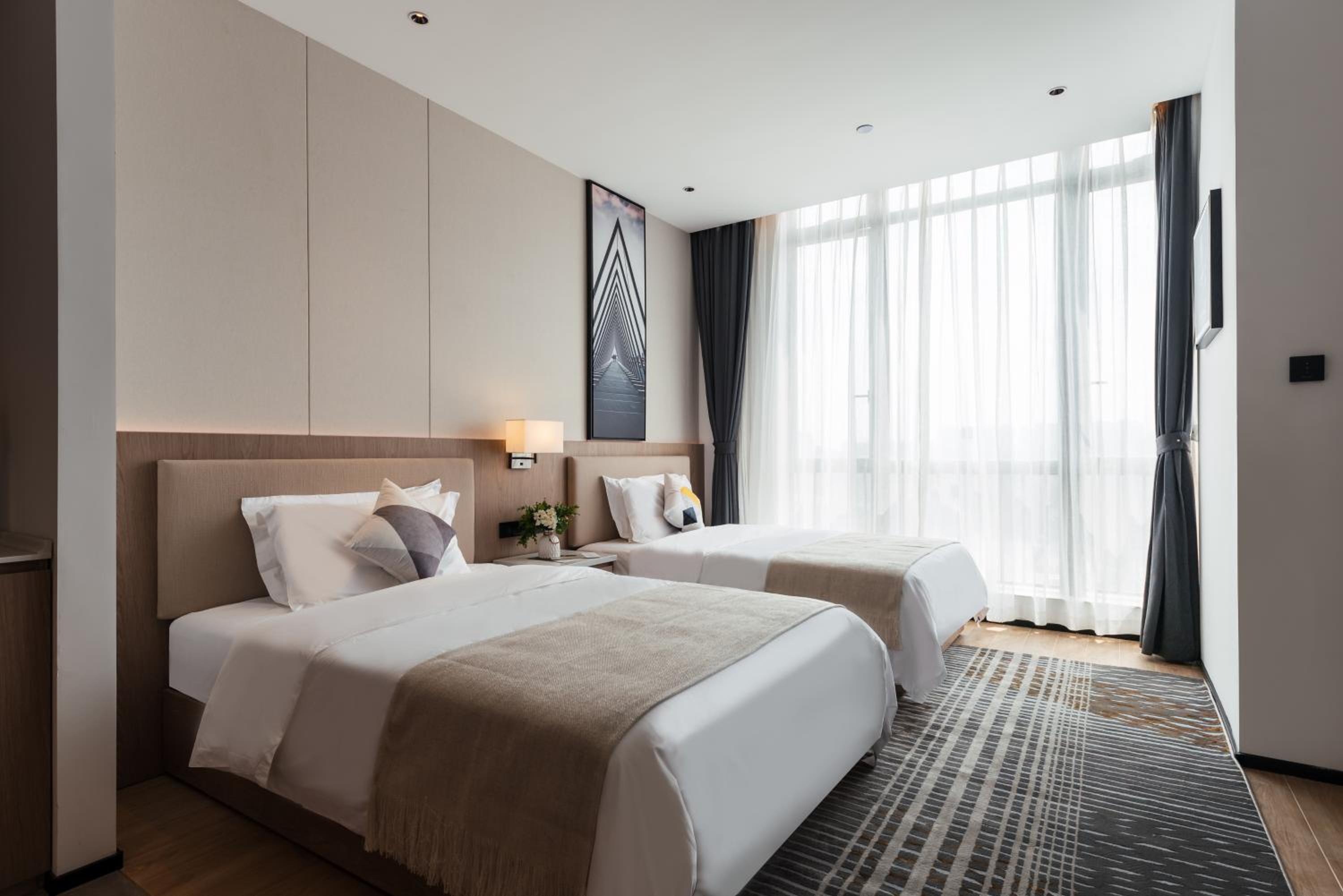 Stylish Twin Room photo 2