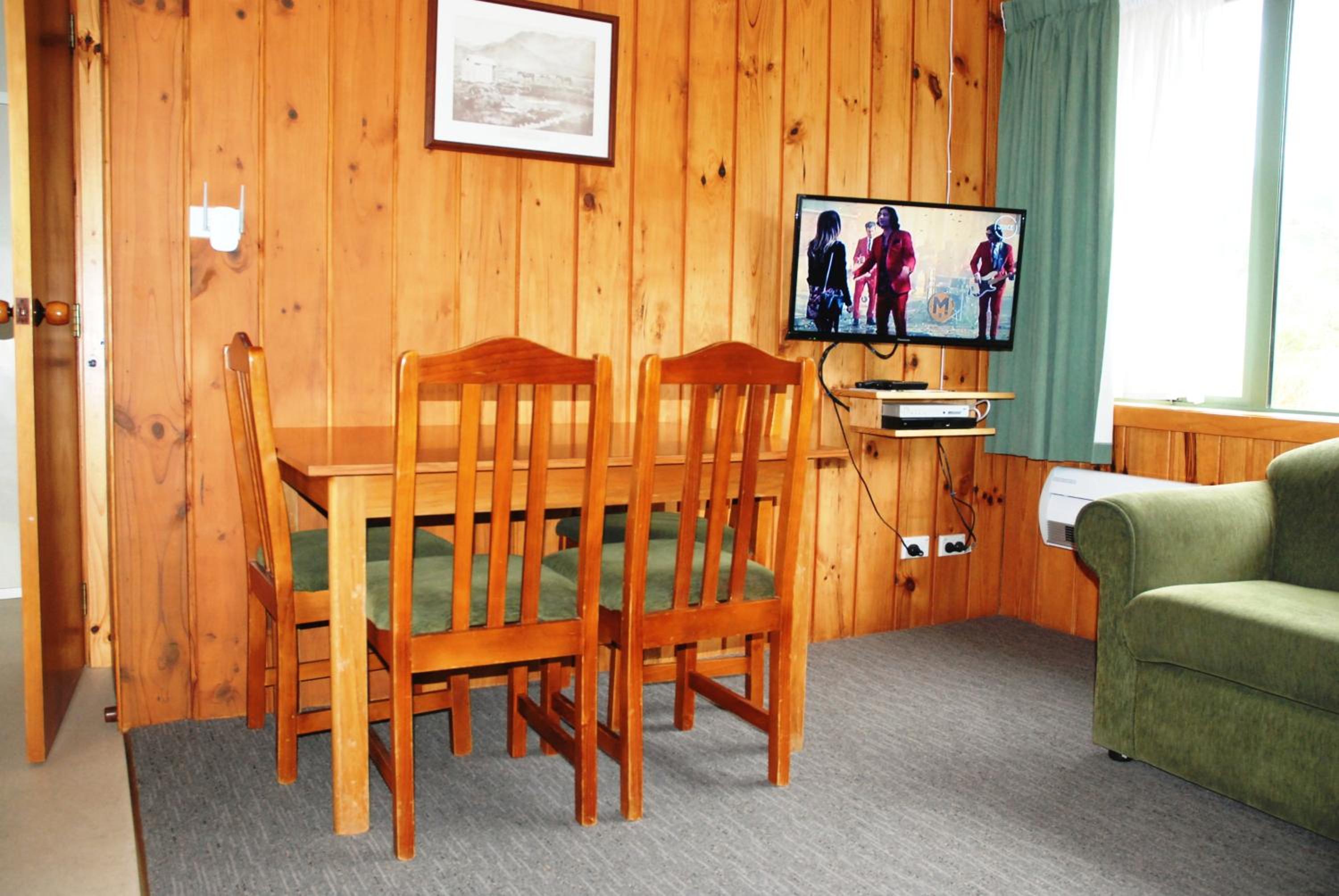 Two-Bedroom Chalet (5 Adults) - Photo 3