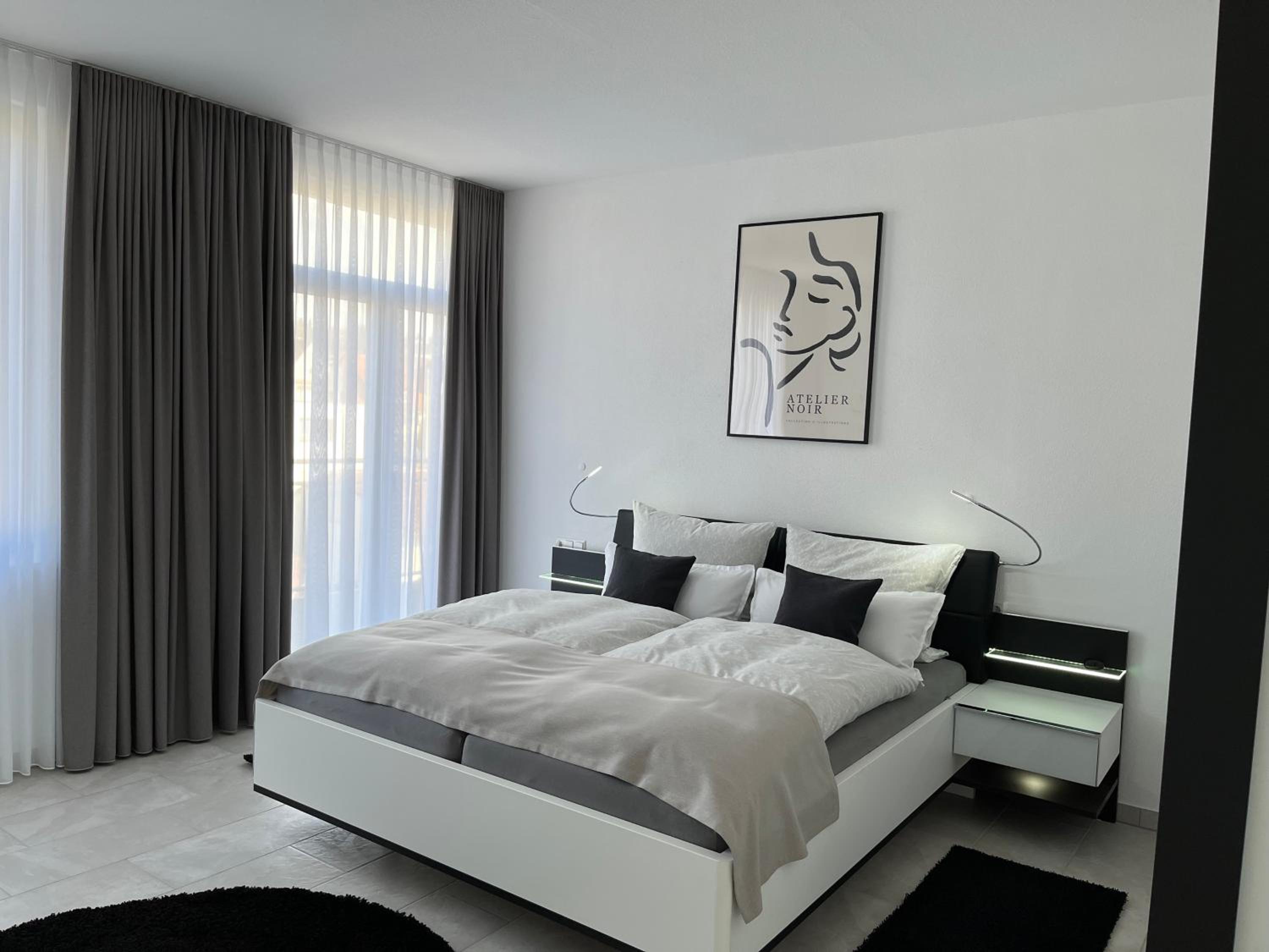 One-Bedroom Apartment photo 1