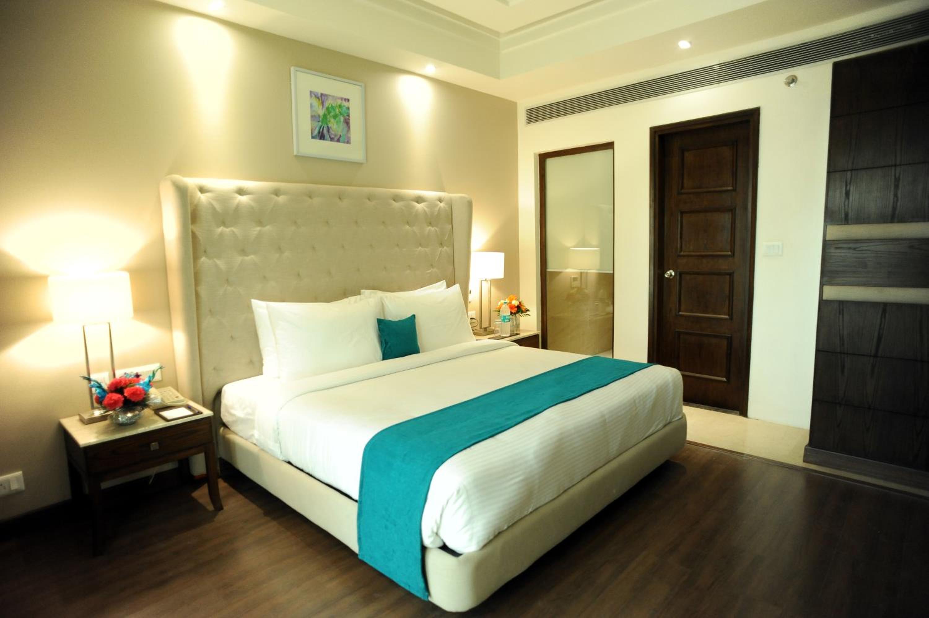 Queen Room With Pool View