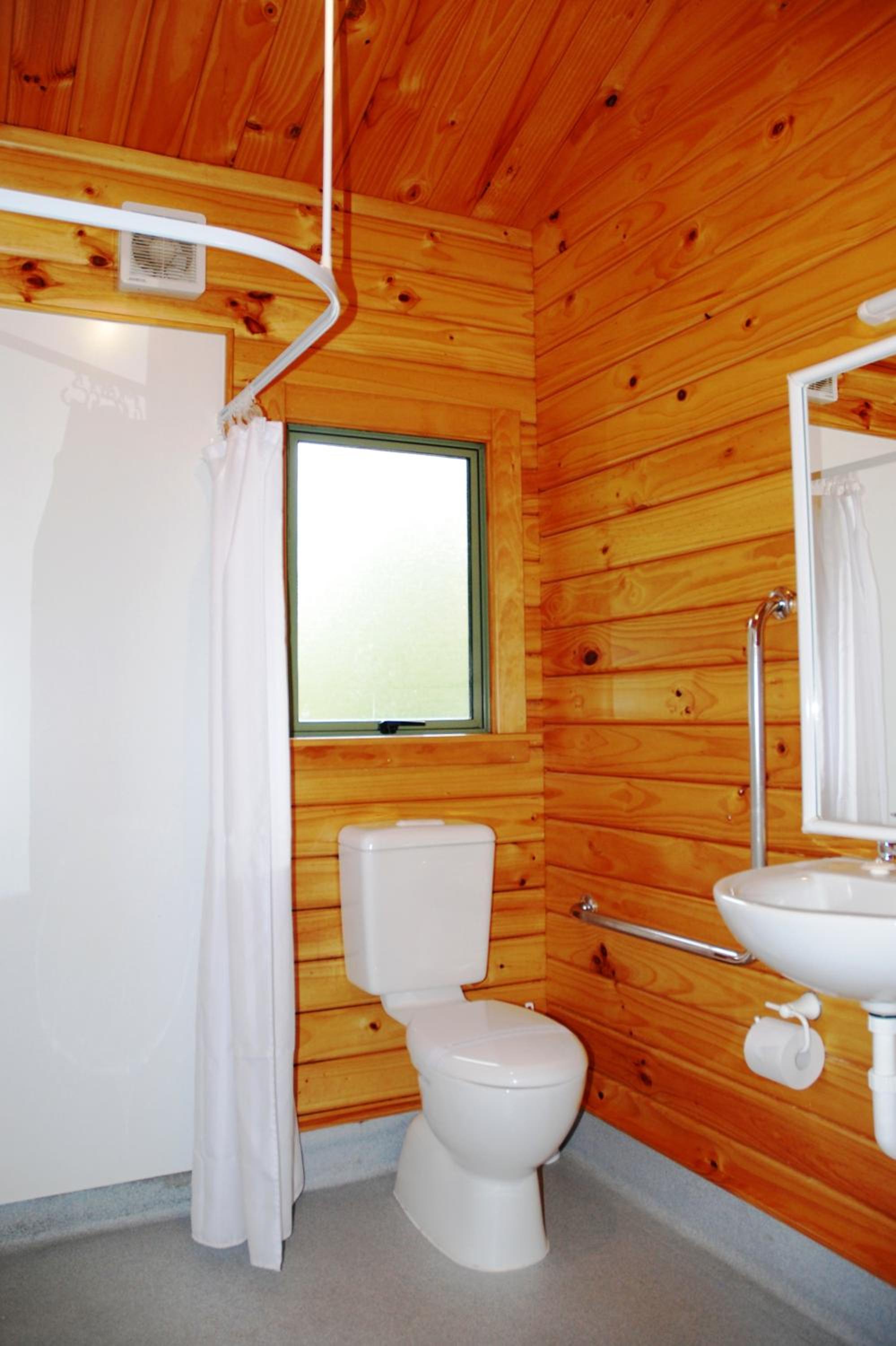 Two-Bedroom Chalet (6 Adults) - Photo 7