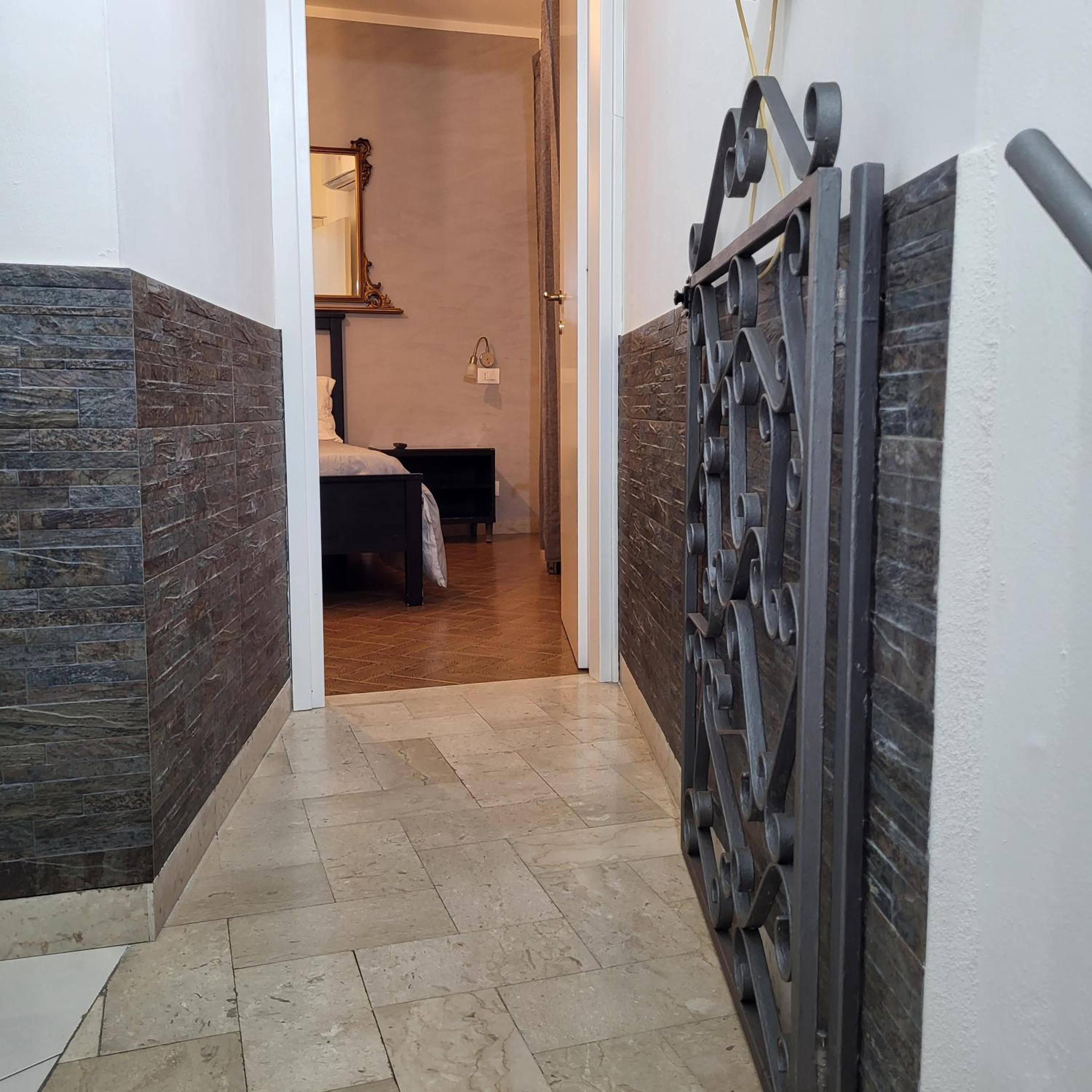 Queen Room with Balcony photo 2