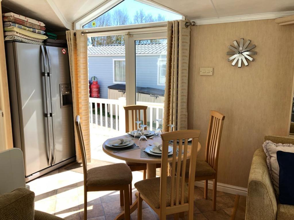 Mobile Home photo 2
