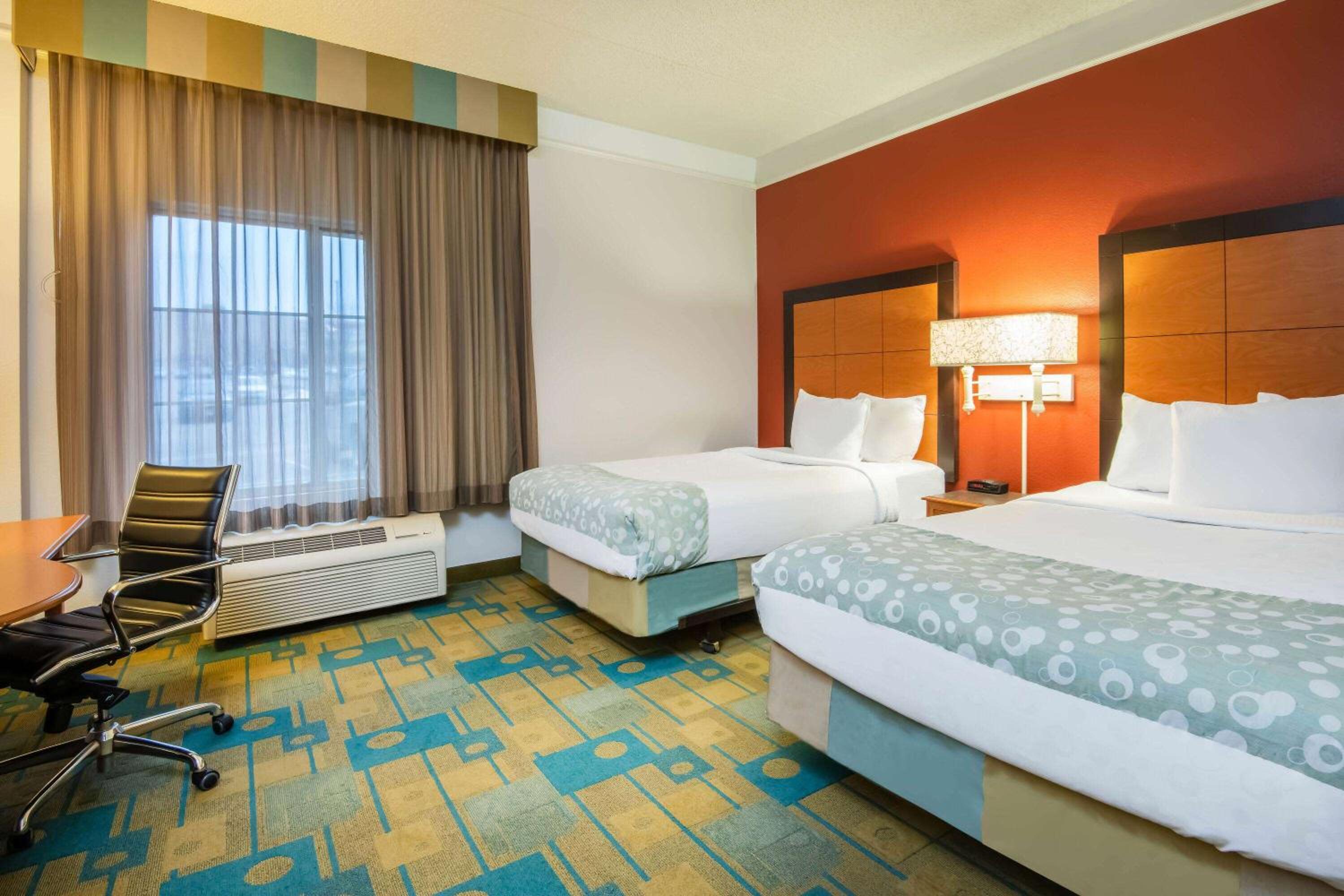 2 Double Beds, Mobility/Hearing Impaired Accessible Room, Bathtub w/ Grab Bars - Photo 4