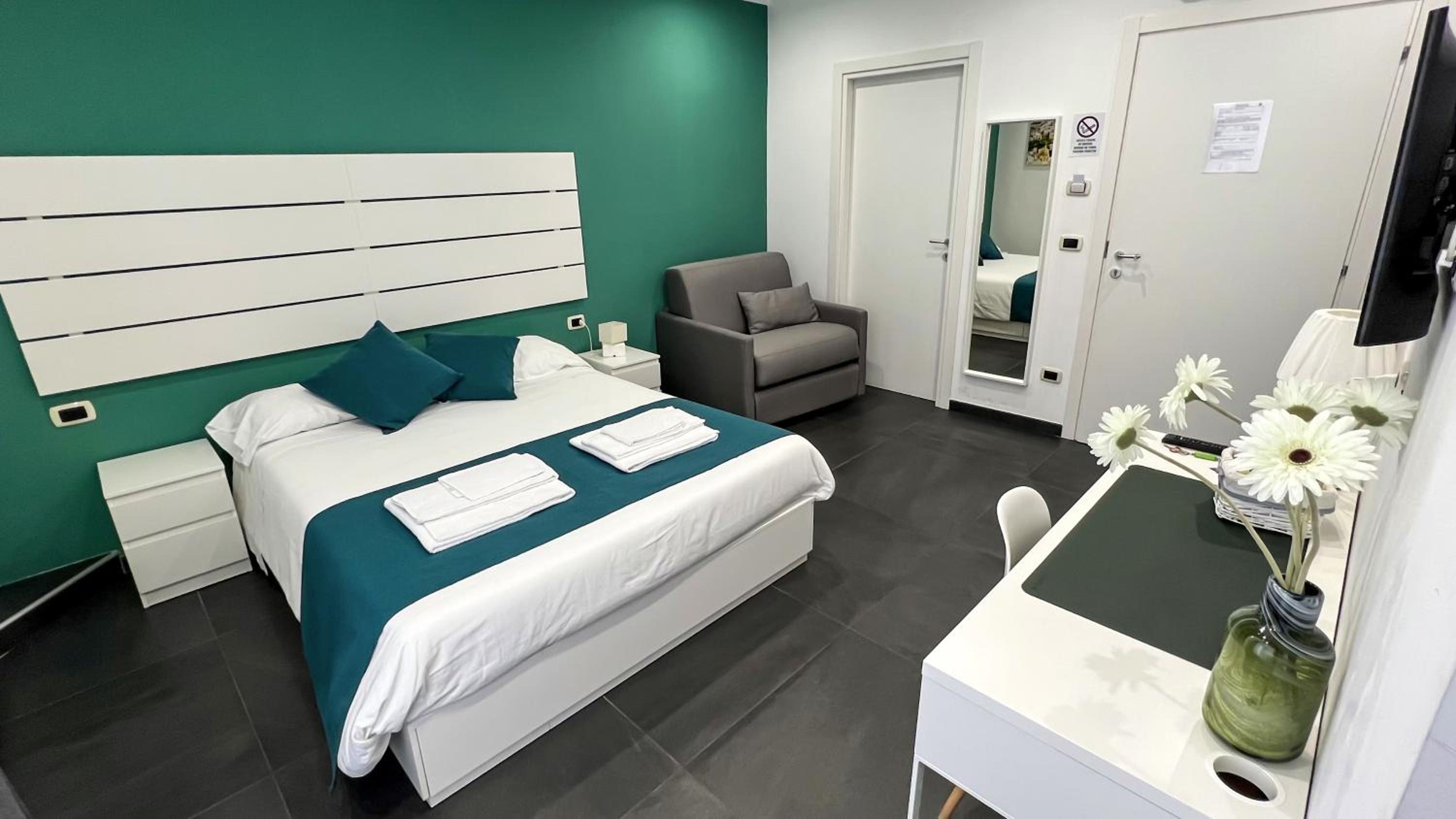 Triple Room with Private Bathroom and Balcony