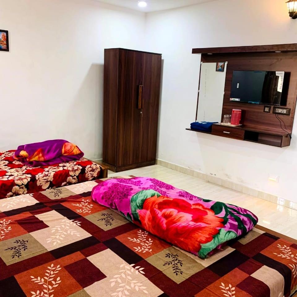 Deluxe Double Room (2 Adults + 1 Child) photo 3