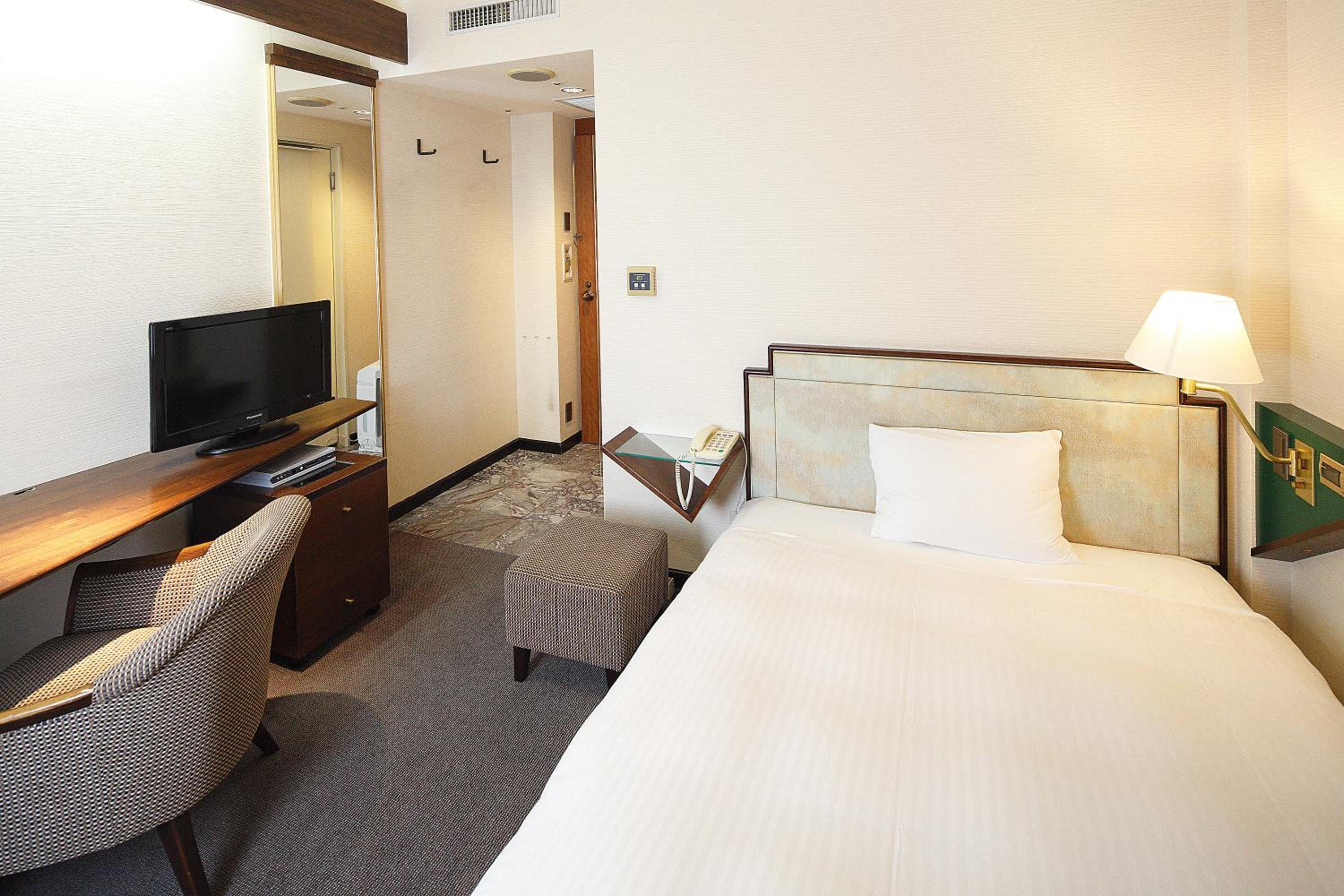 Double Room with Small Double Bed - Smoking photo 1