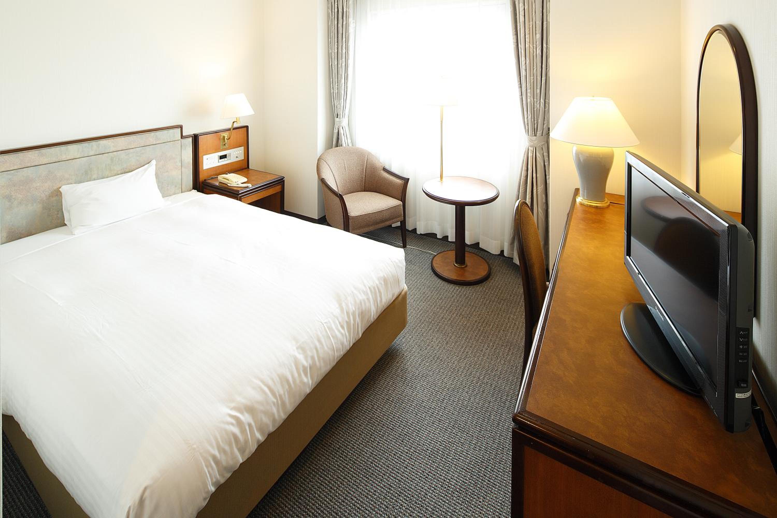 Double Room with Small Double Bed - Smoking photo 2