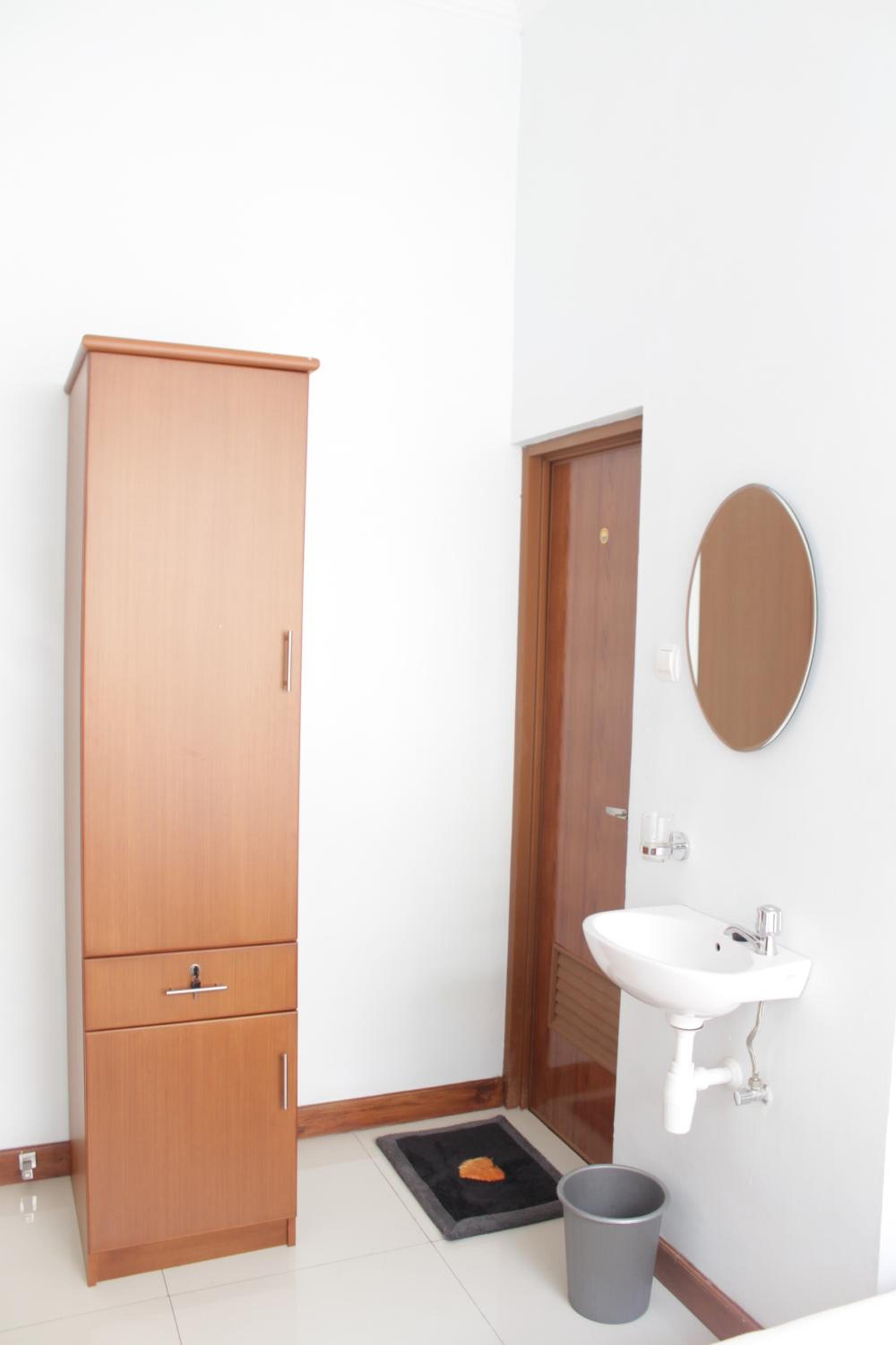 Deluxe Double Room (2 Adults + 1 Child) - Photo 16