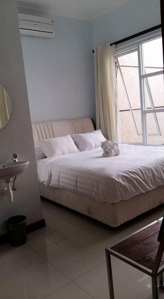 Deluxe Double Room (2 Adults + 1 Child) - Photo 15