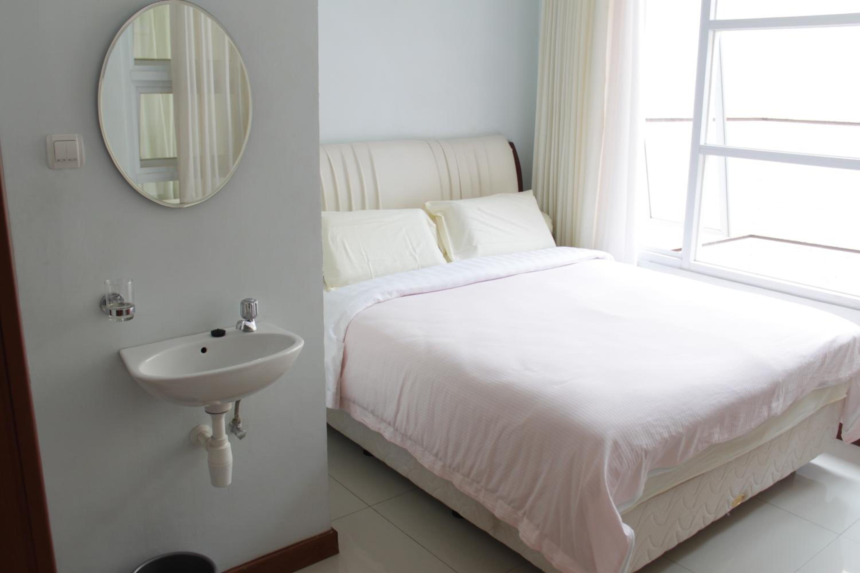 Deluxe Double Room (2 Adults + 1 Child) - Photo 12