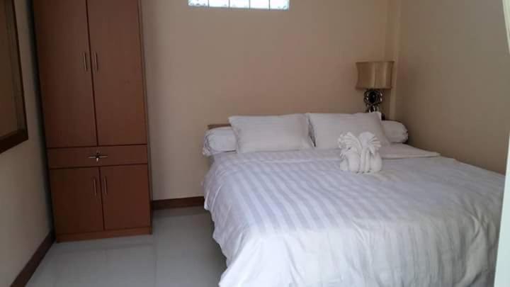 Deluxe Double Room (2 Adults + 1 Child) - Photo 5