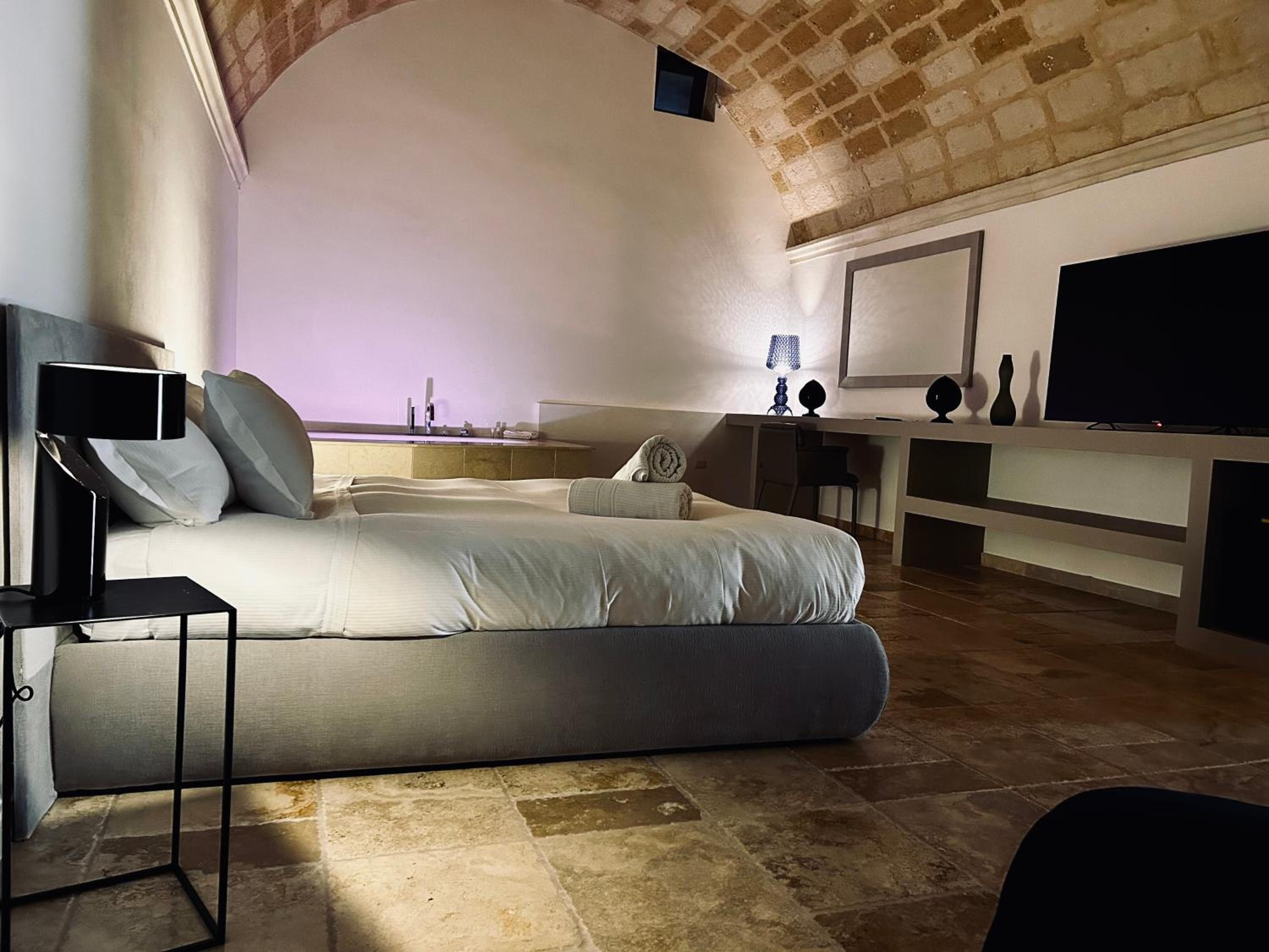 Deluxe King Suite
