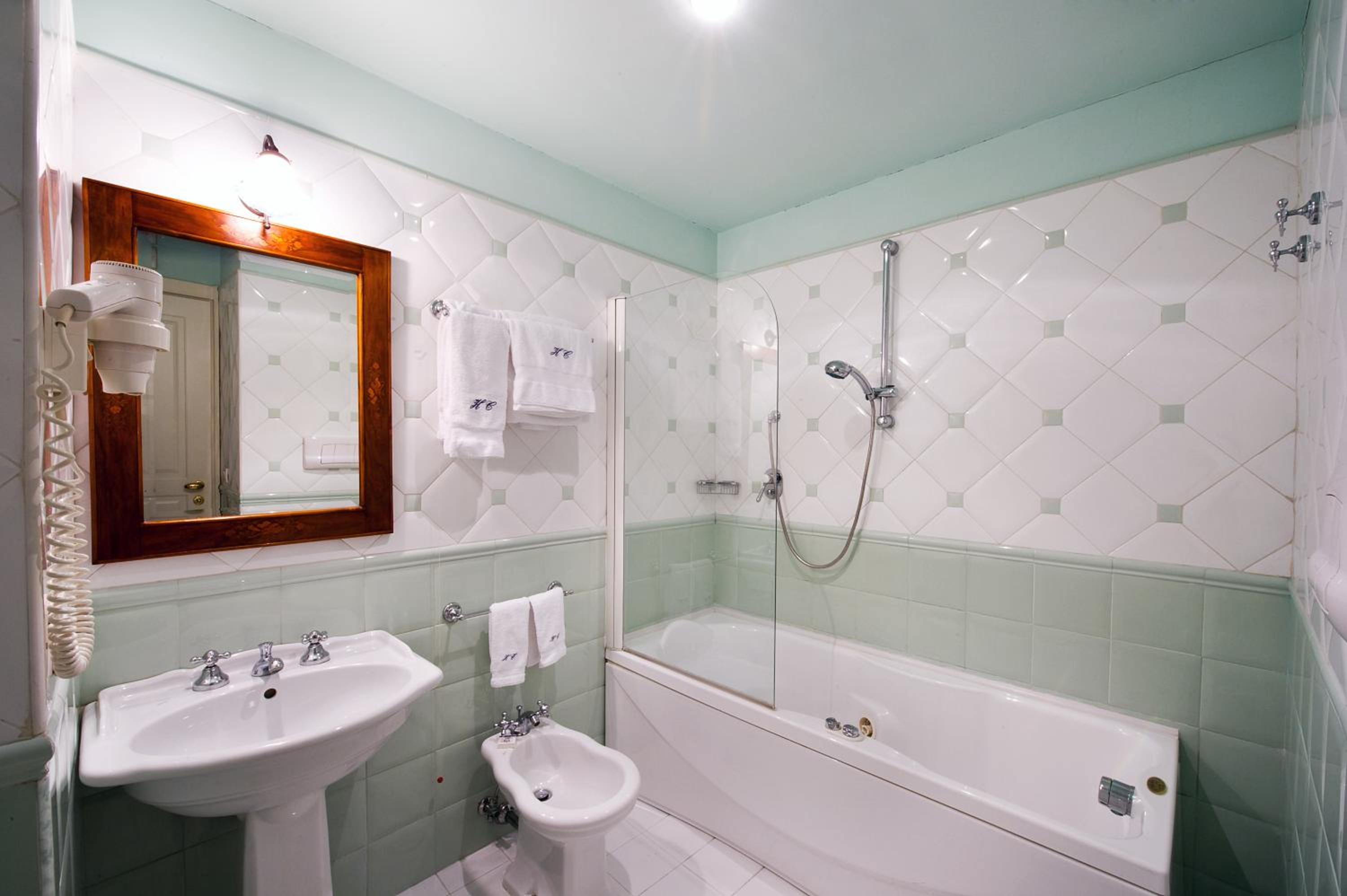 Superior Double or Twin Room - Photo 6