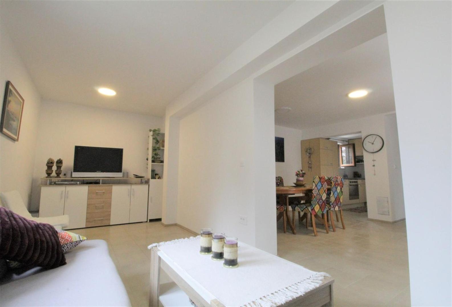 Apartment with Garden View