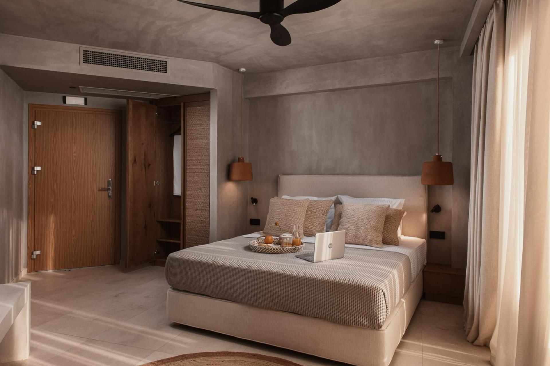 Deluxe Double Room with Side Sea View photo 1
