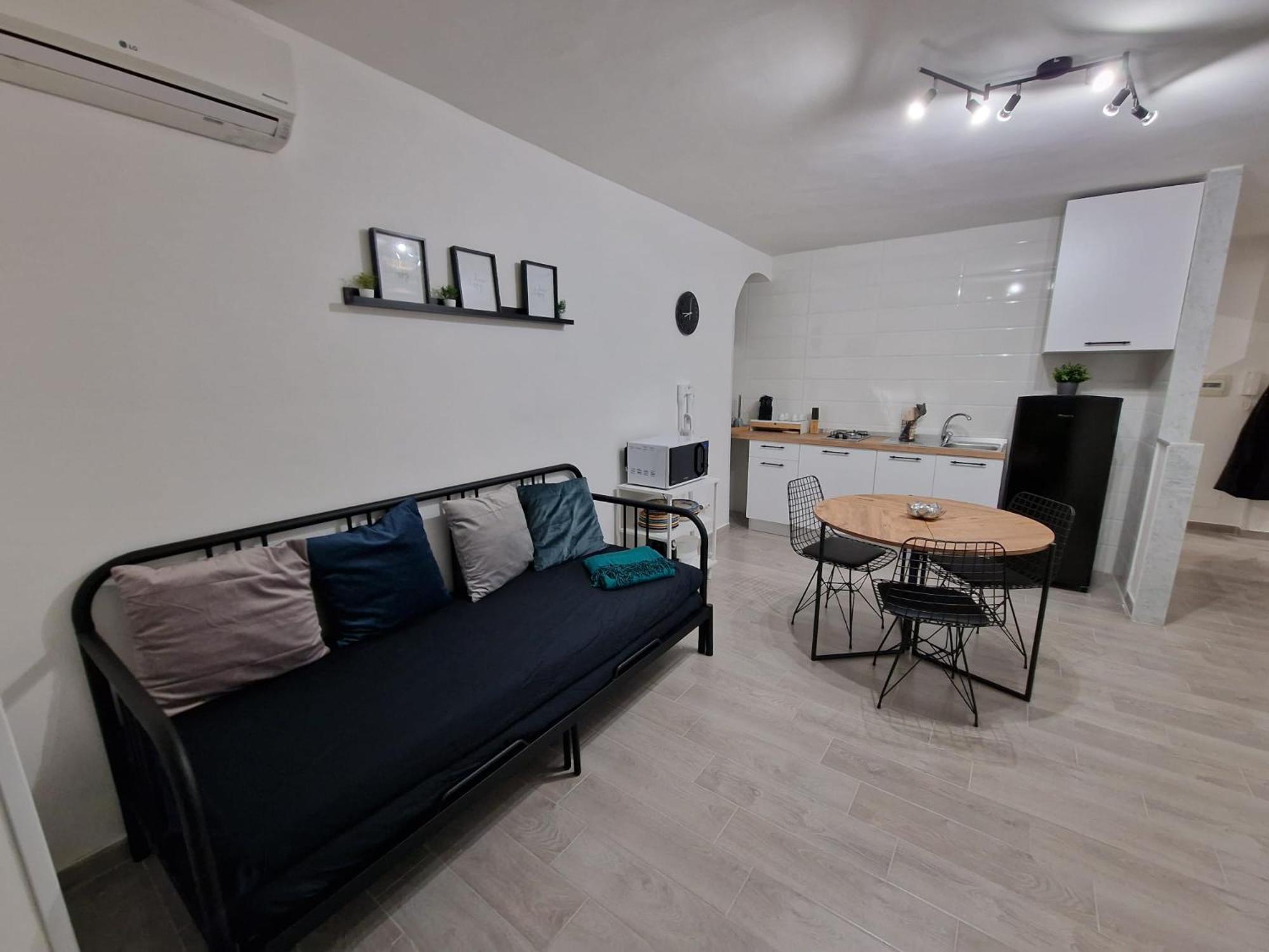 One-Bedroom Apartment