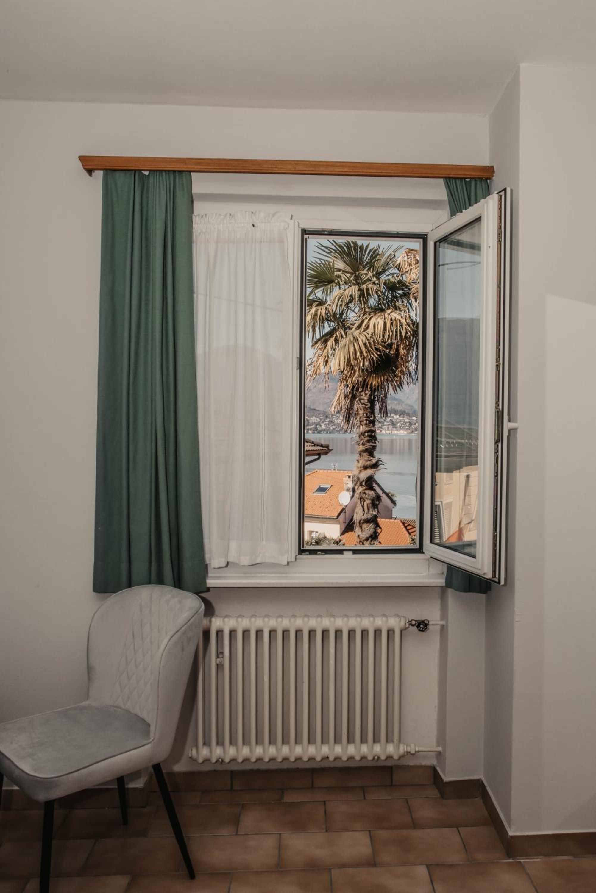 Double Room with Lake View - Photo 1
