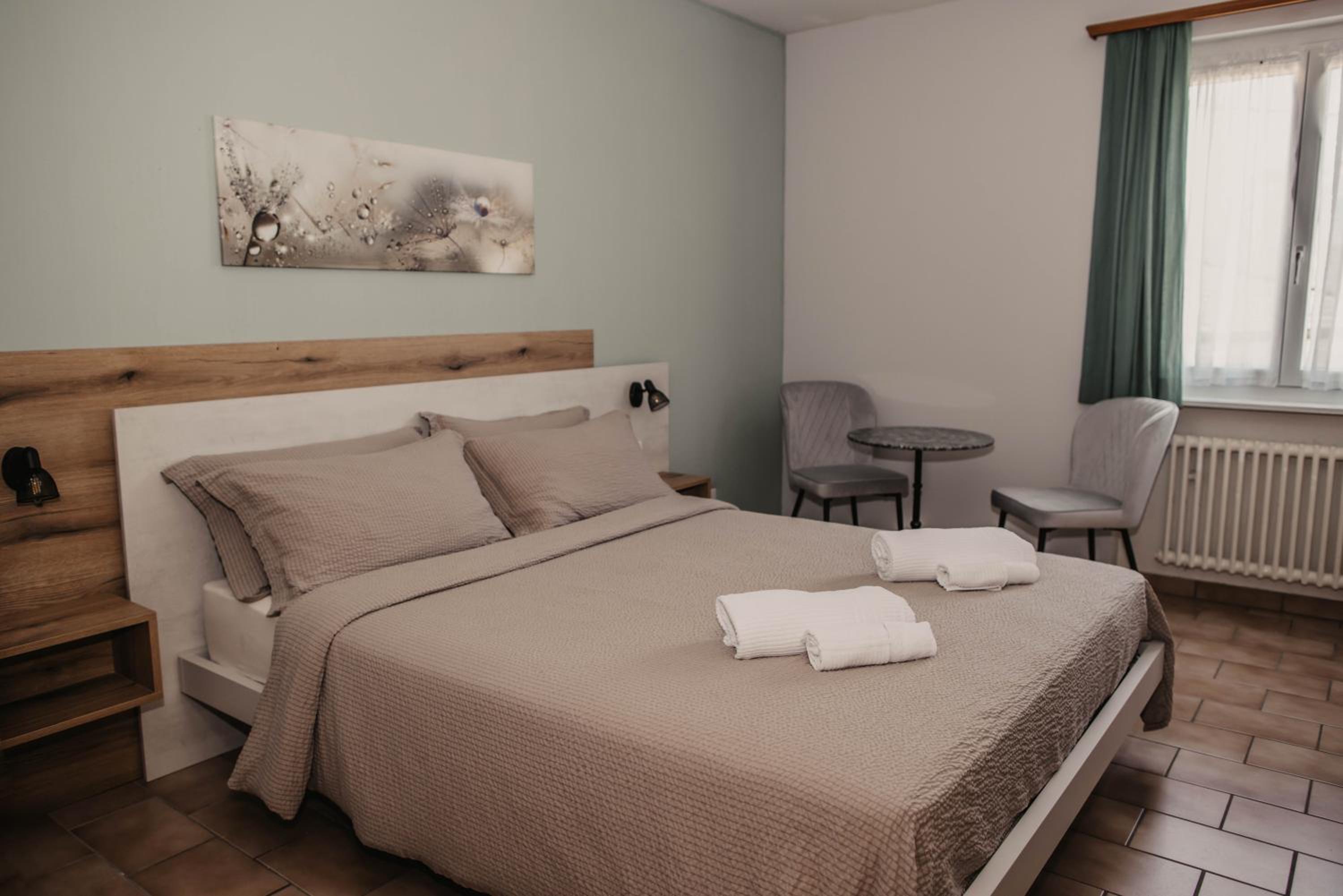 Double Room with Lake View - Photo 7