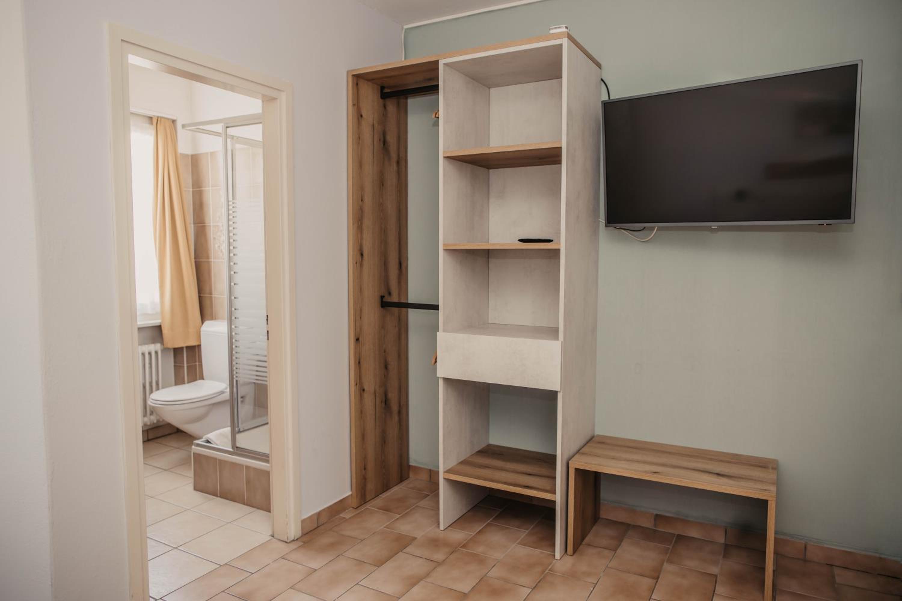 Double Room with Lake View - Photo 14